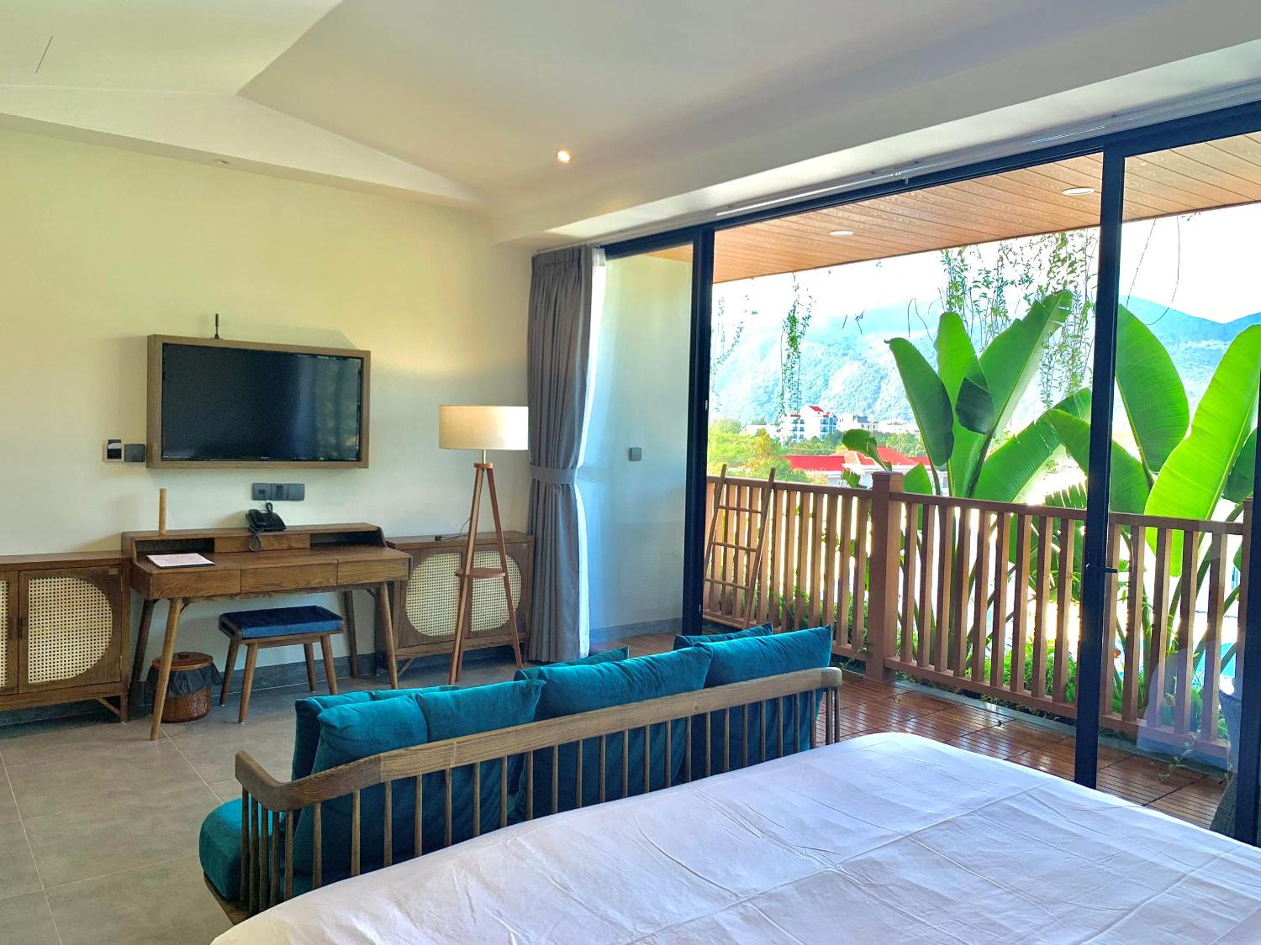 Suite with Mountain View - Photo 4