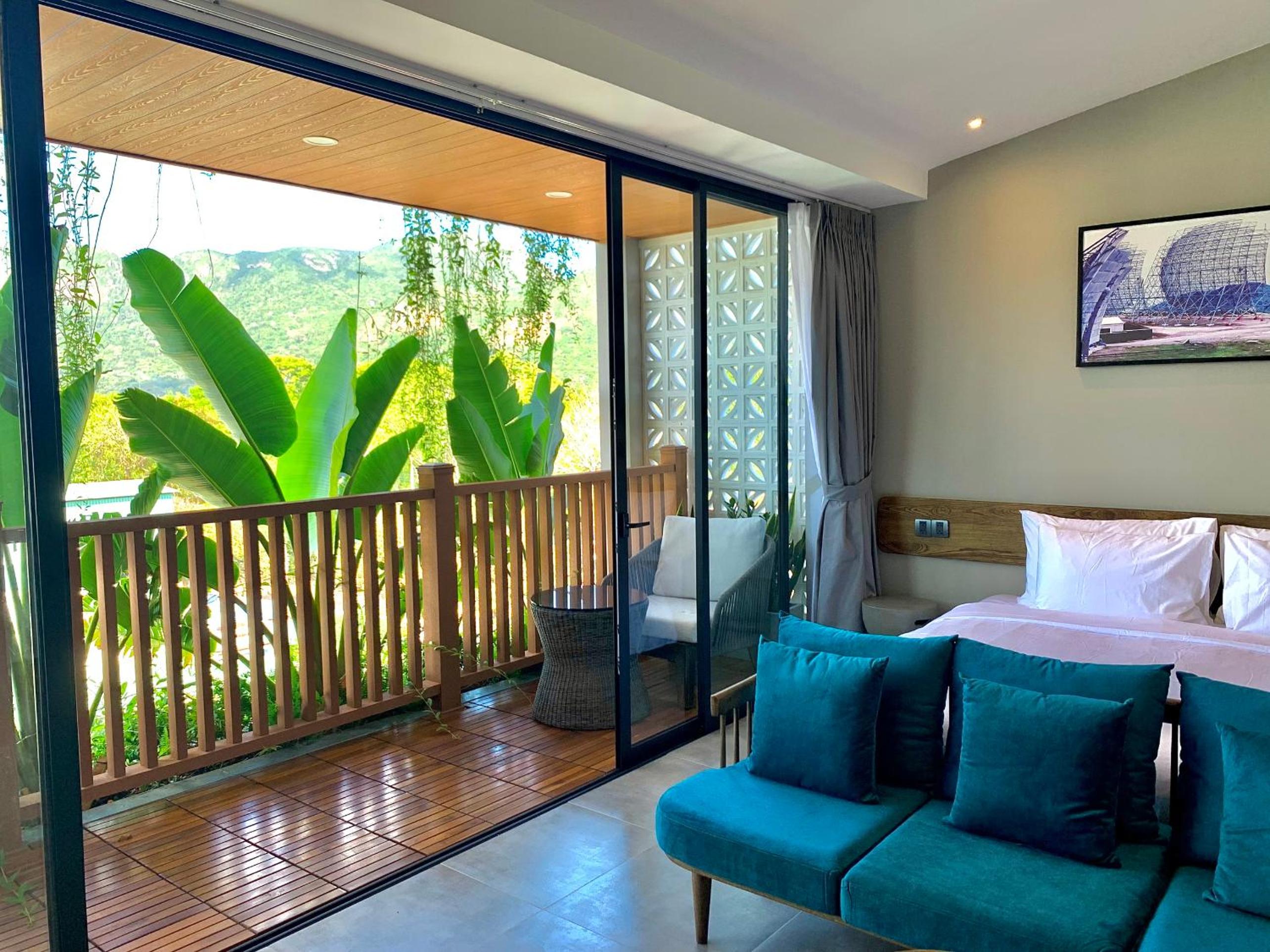 Suite with Mountain View - Photo 3