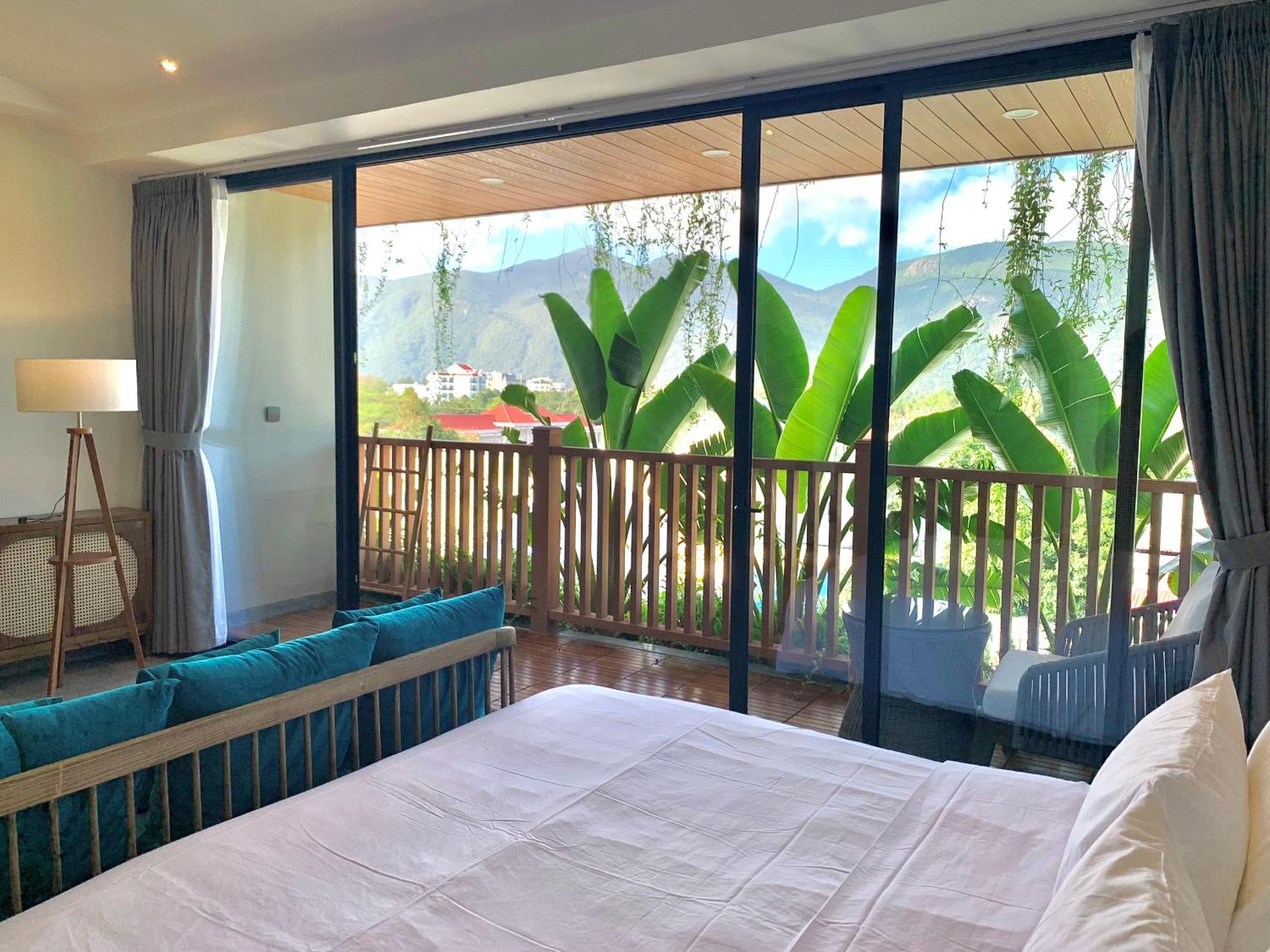Suite with Mountain View - Photo 11