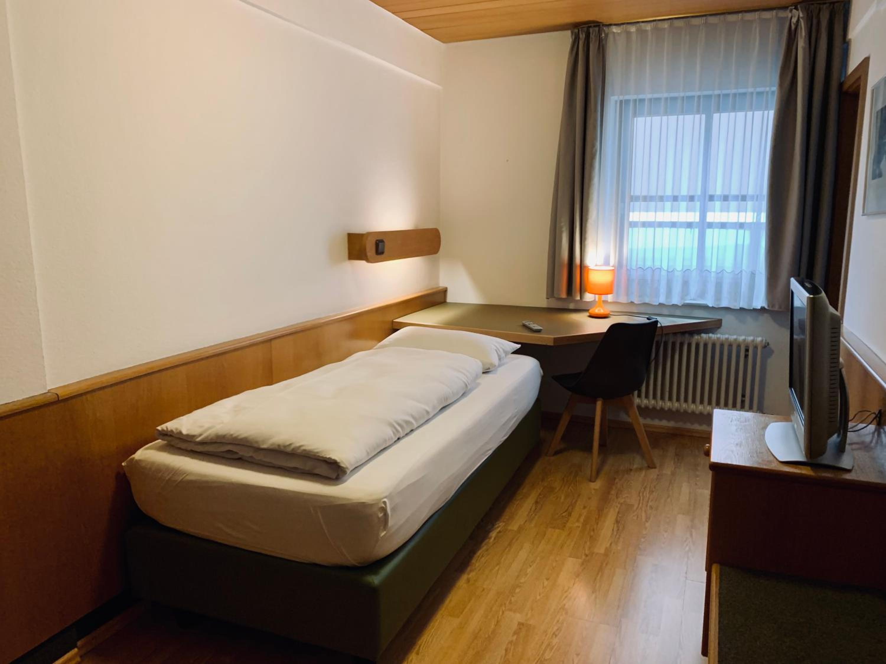 Small Single Room photo 2