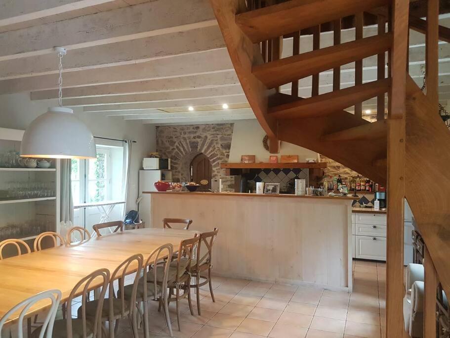 Six-Bedroom House photo 2