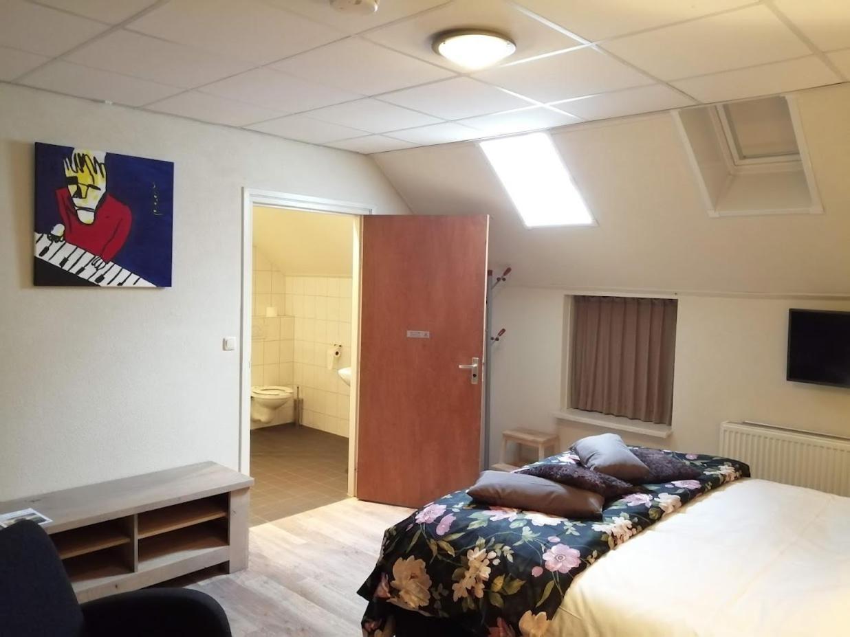 Standard Double Room - Photo 3