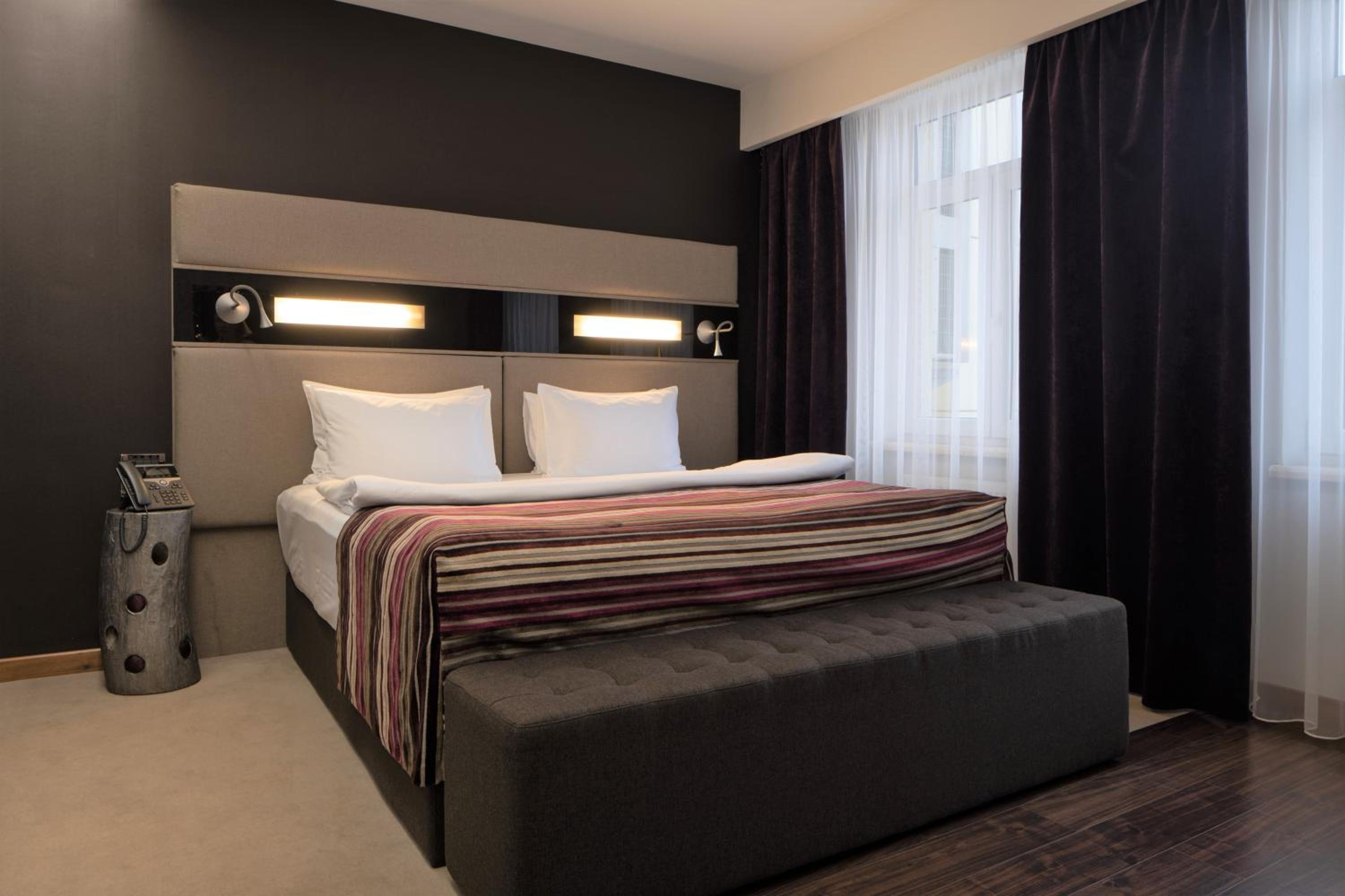 Double or Twin Room with Courtyard View photo 2