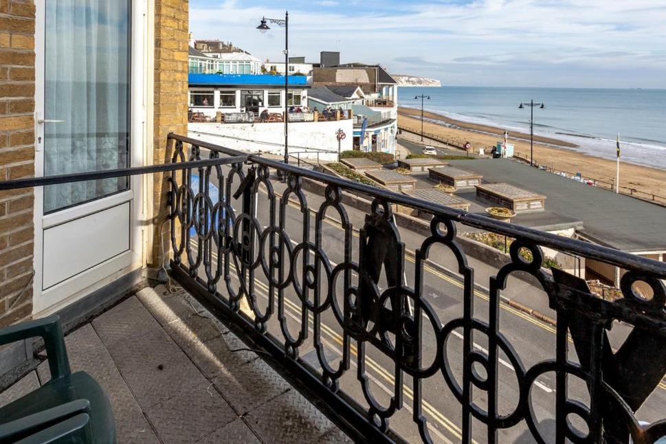 Double Room with Balcony and Sea View photo 2