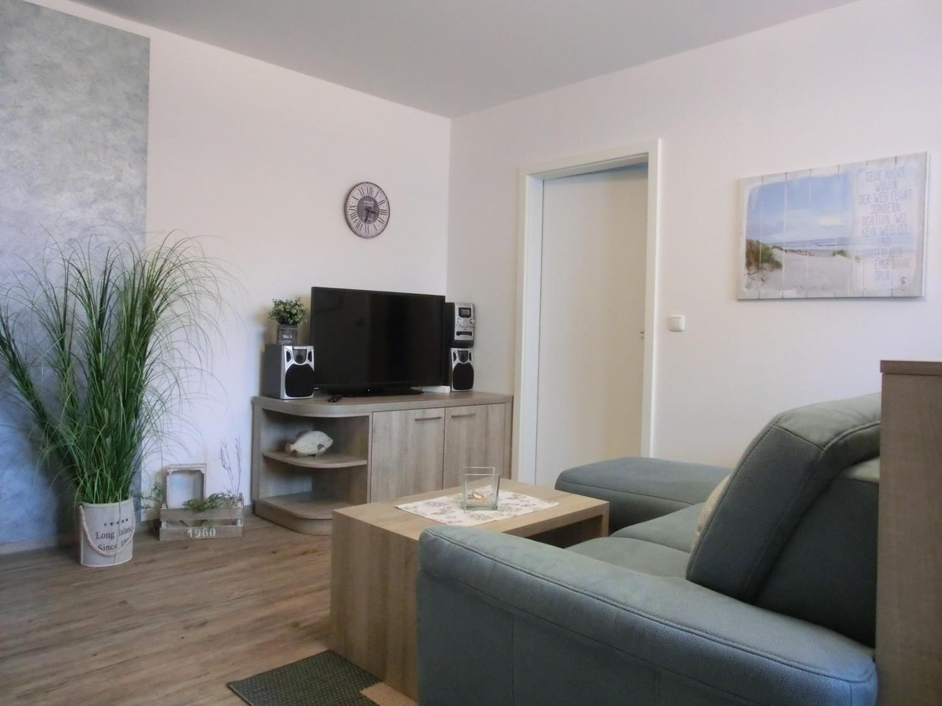 Apartment with Balcony photo 3