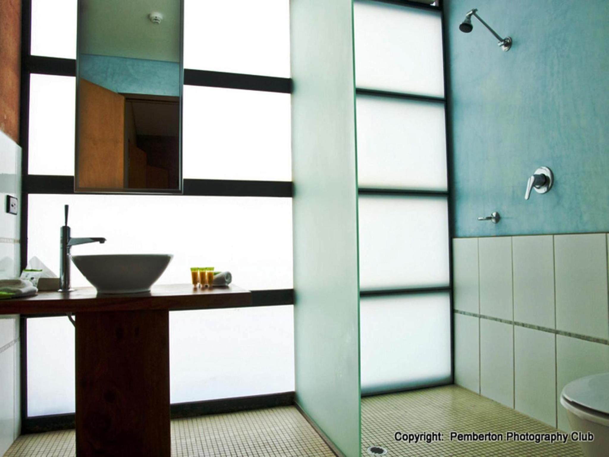 Deluxe Suite with Spa Bath - Photo 3