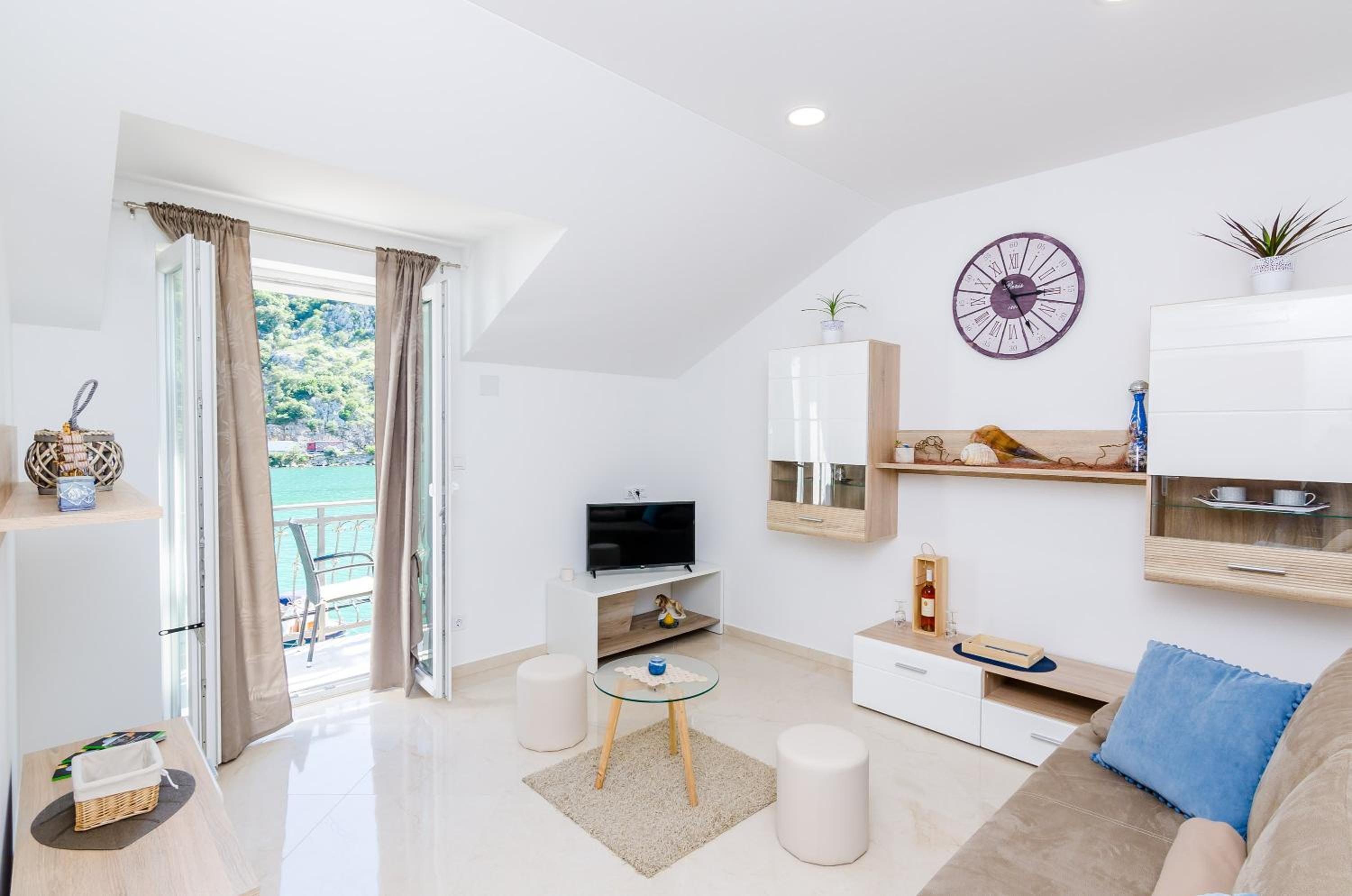 Two Bedroom Apartment with Balcony and Sea View