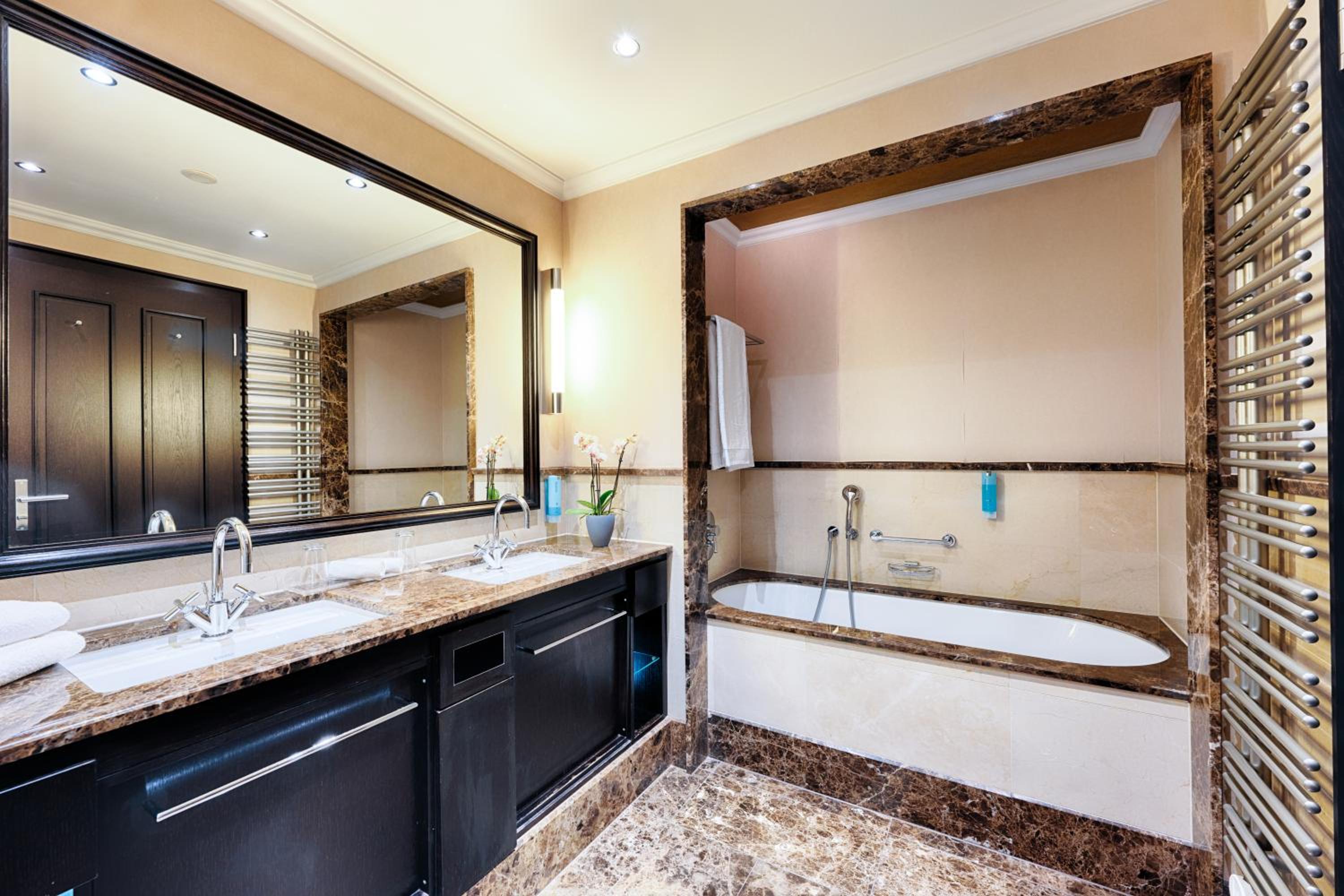 Superior Twin Room - Photo 4