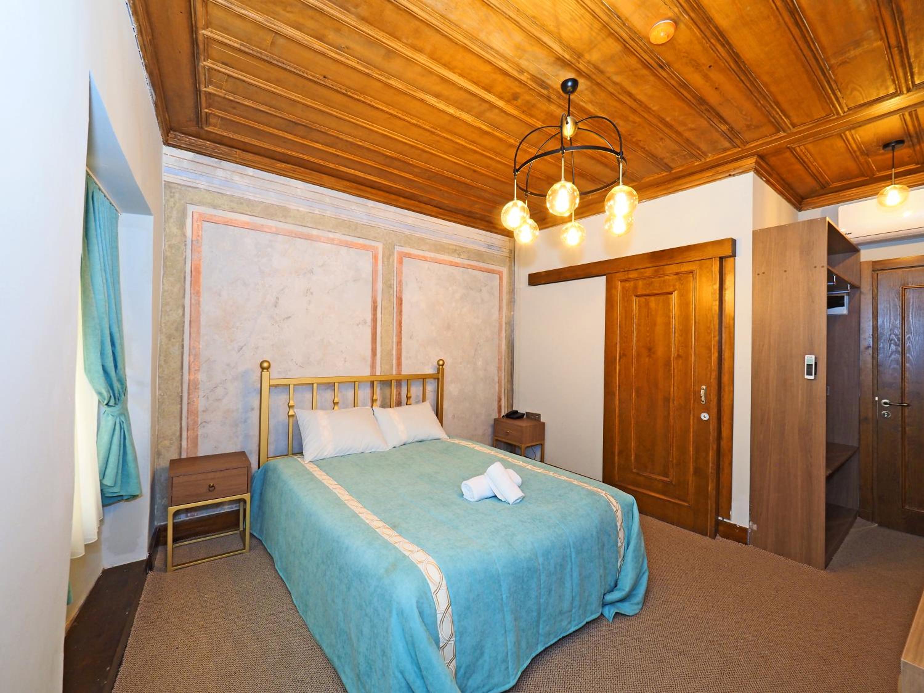 Deluxe King Room photo 1