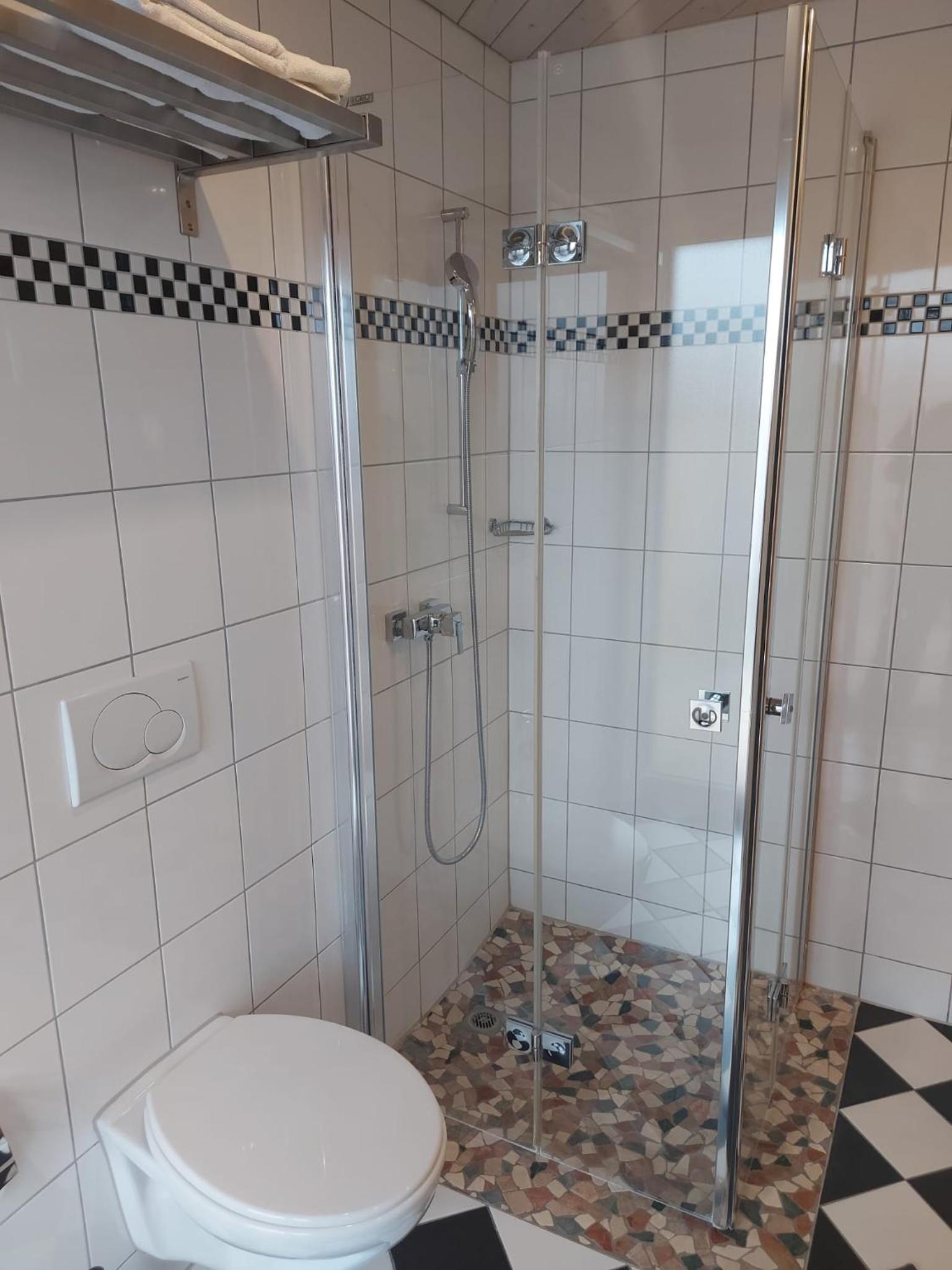 Double Room with Balcony - Photo 6