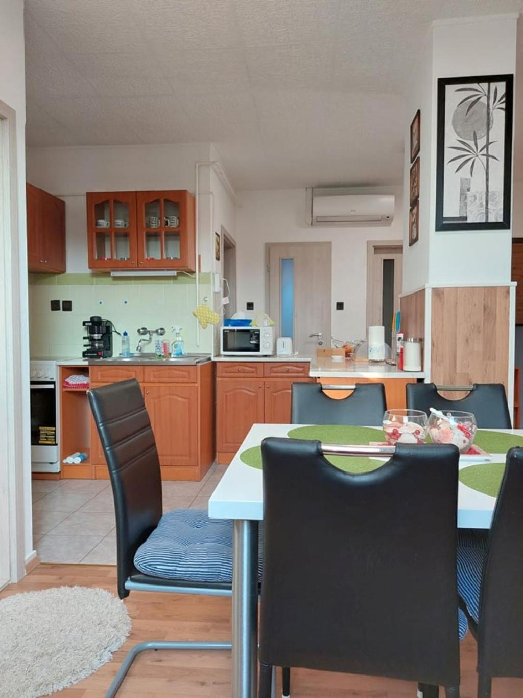 Apartment with Balcony - Photo 8