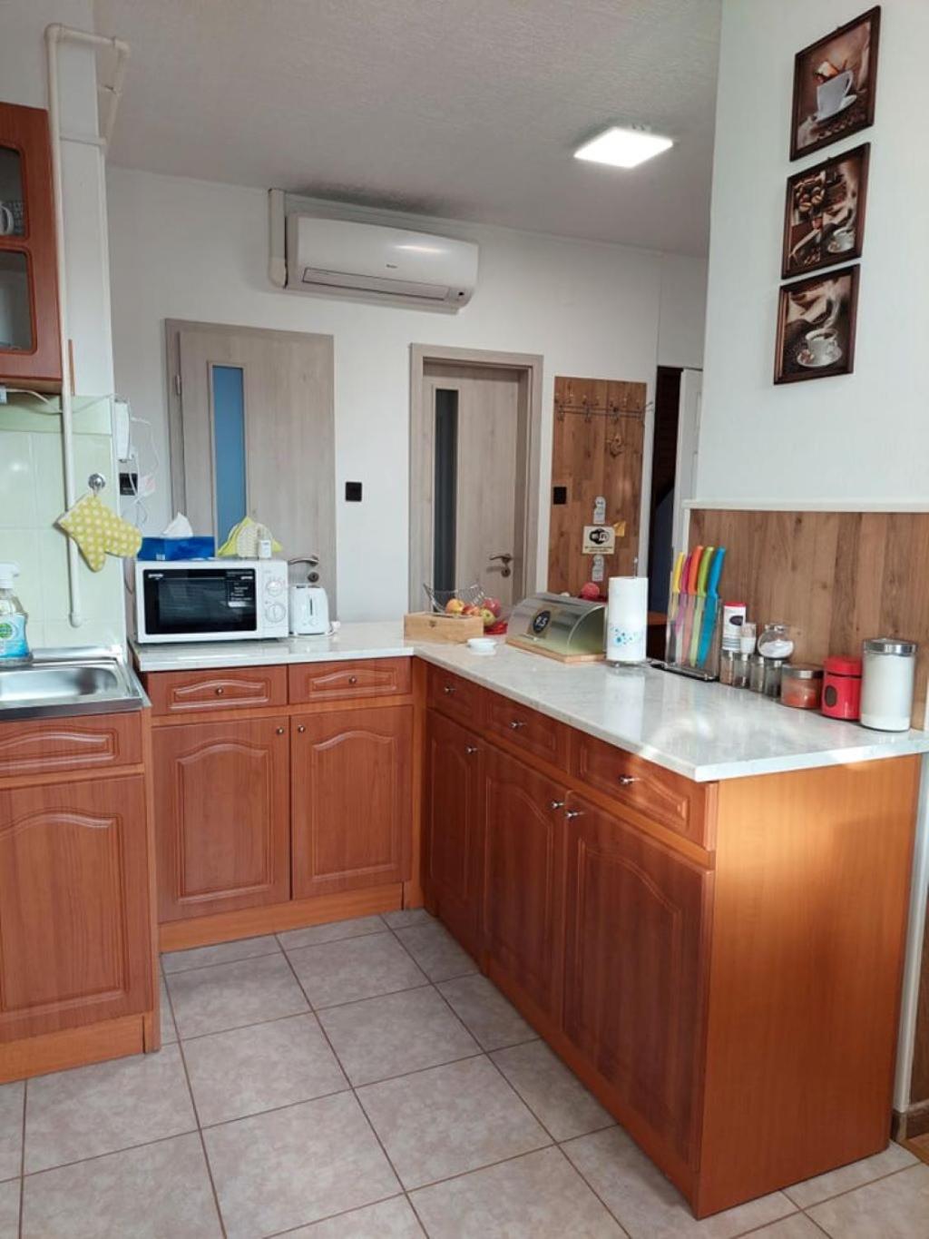 Apartment with Balcony - Photo 9