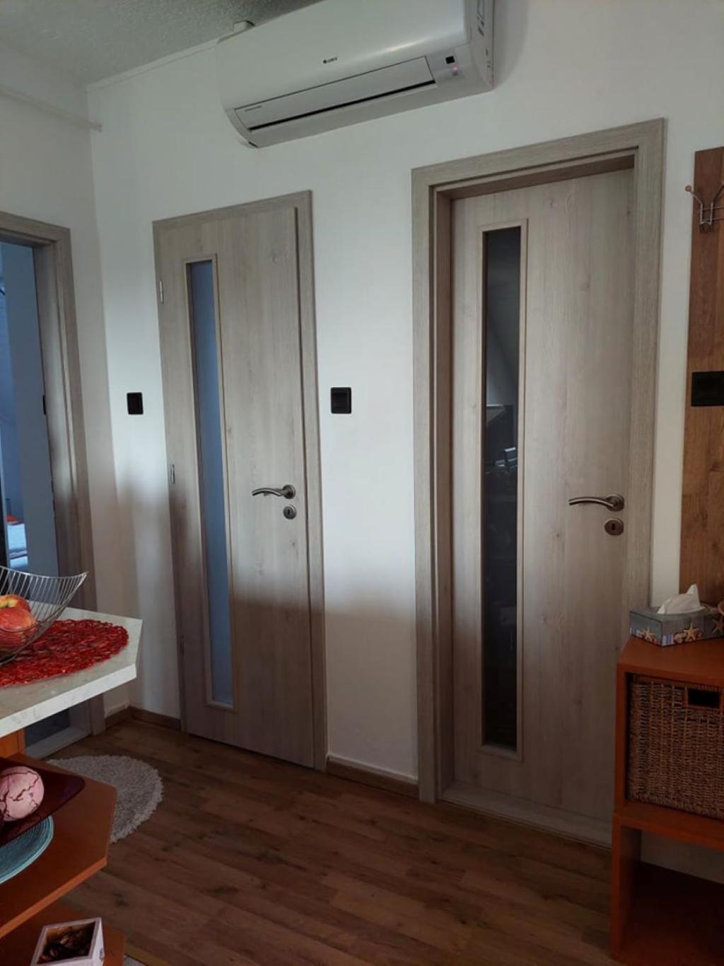 Apartment with Balcony - Photo 3