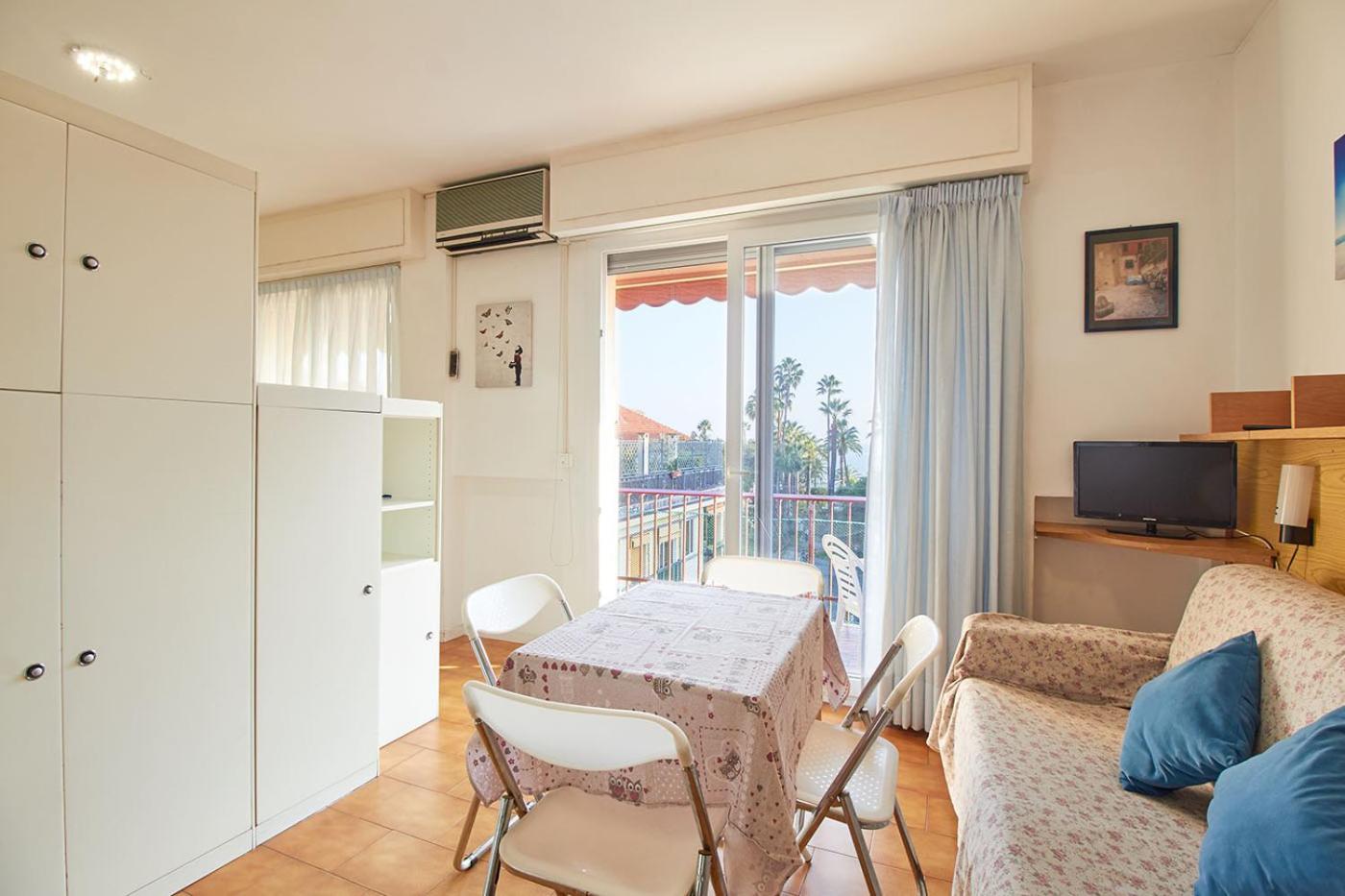 Studio Apartment with Sea View