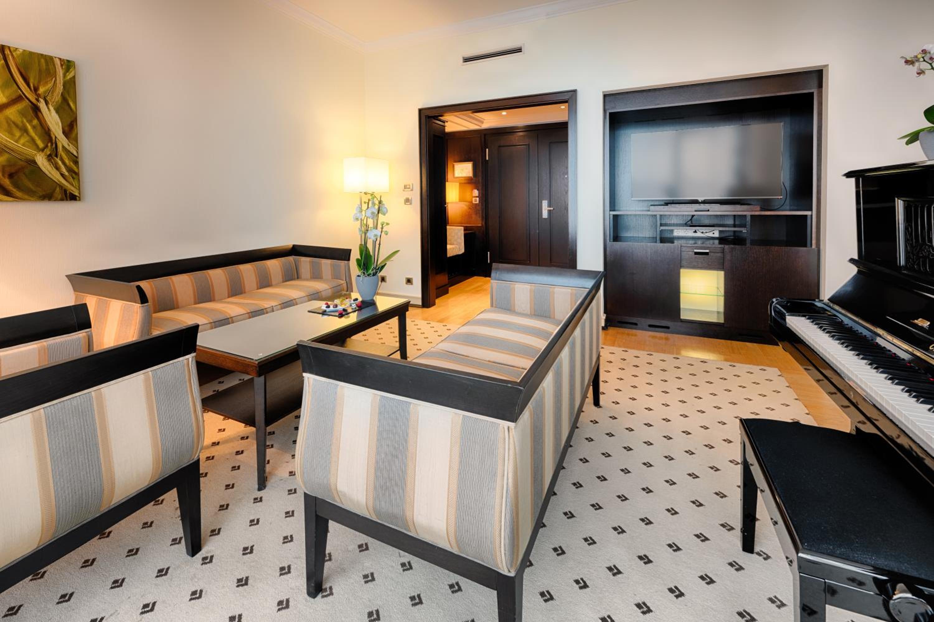 Executive Suite photo 2
