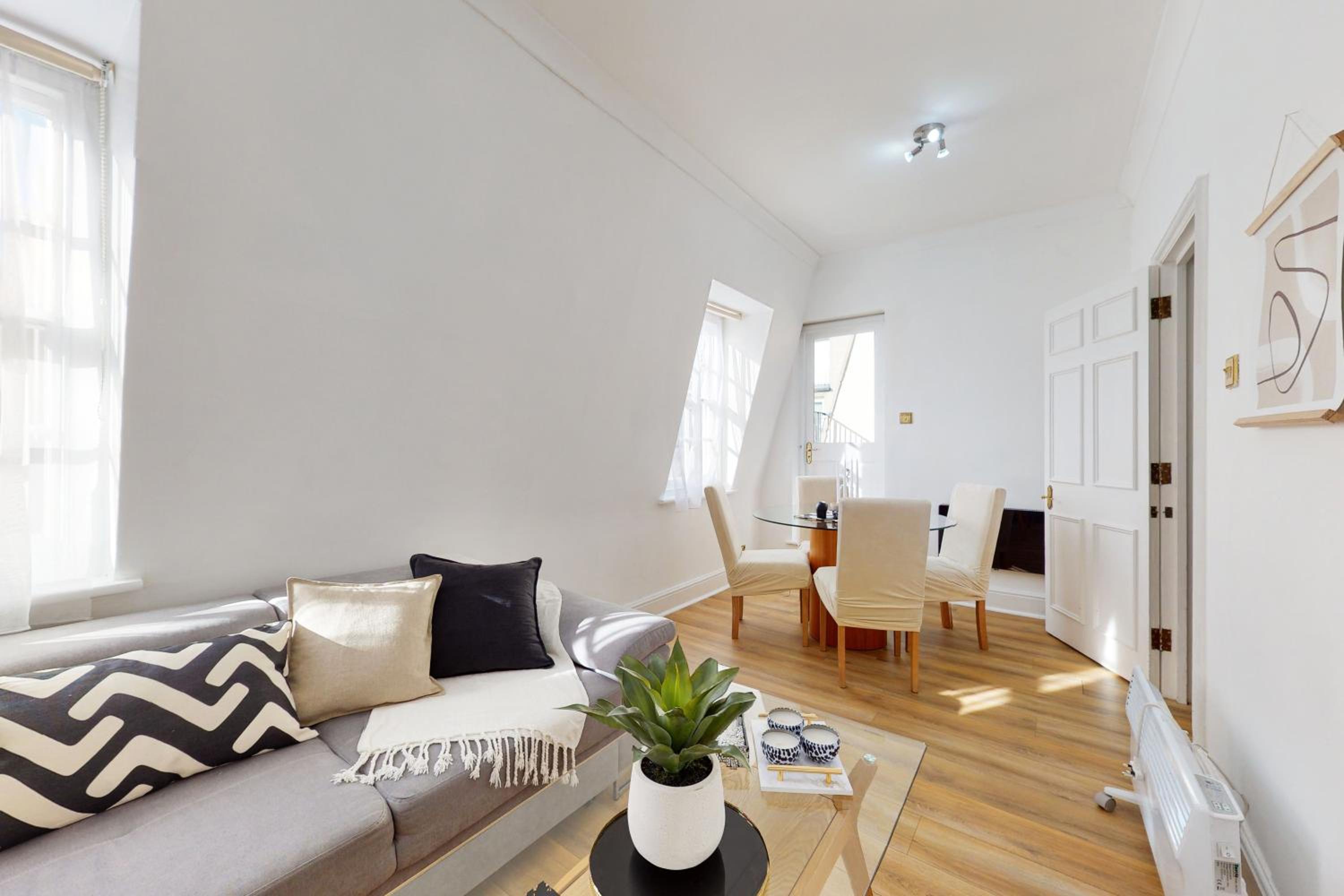 One-Bedroom Apartment with Terrace photo 3