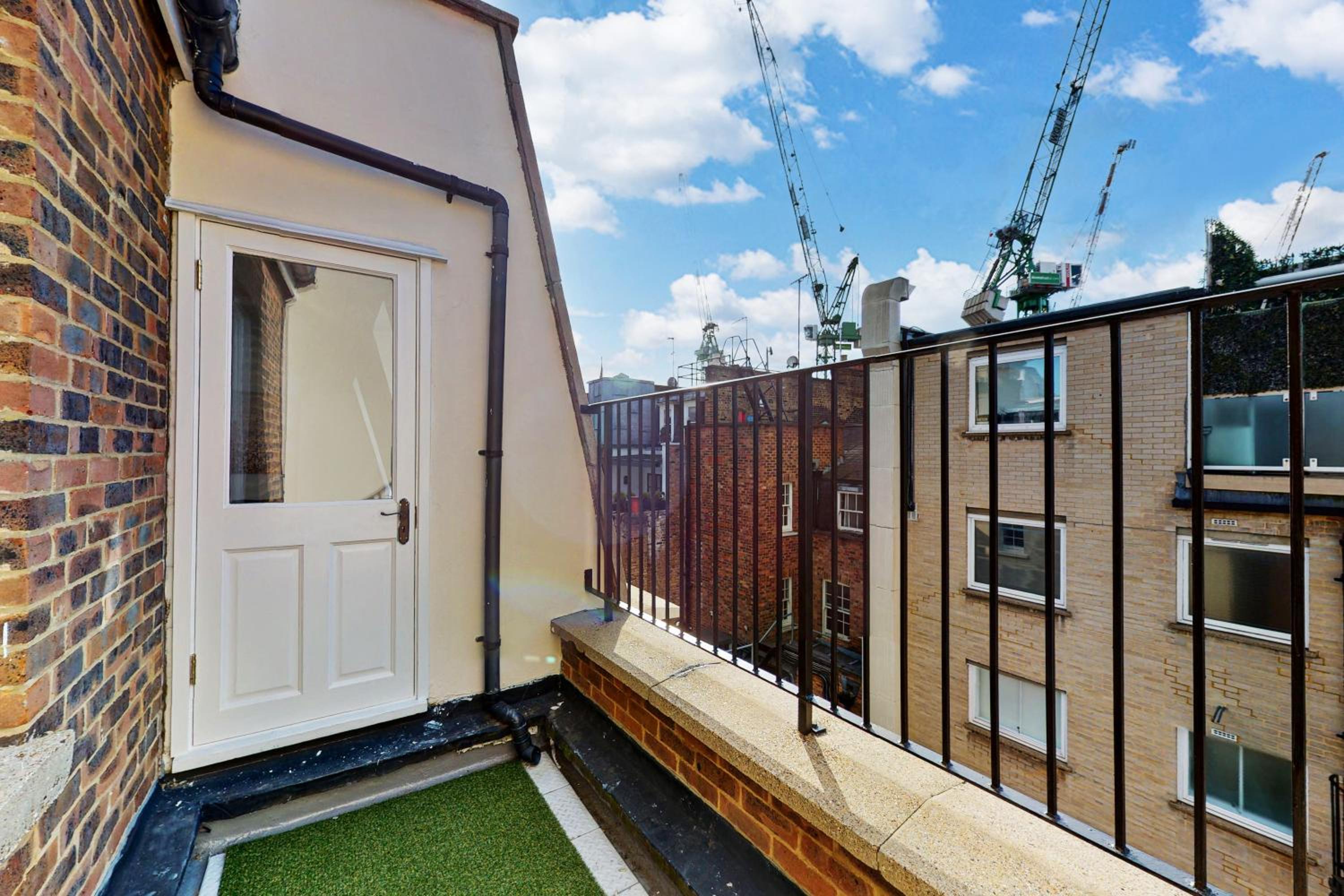 One-Bedroom Apartment with Terrace photo 2