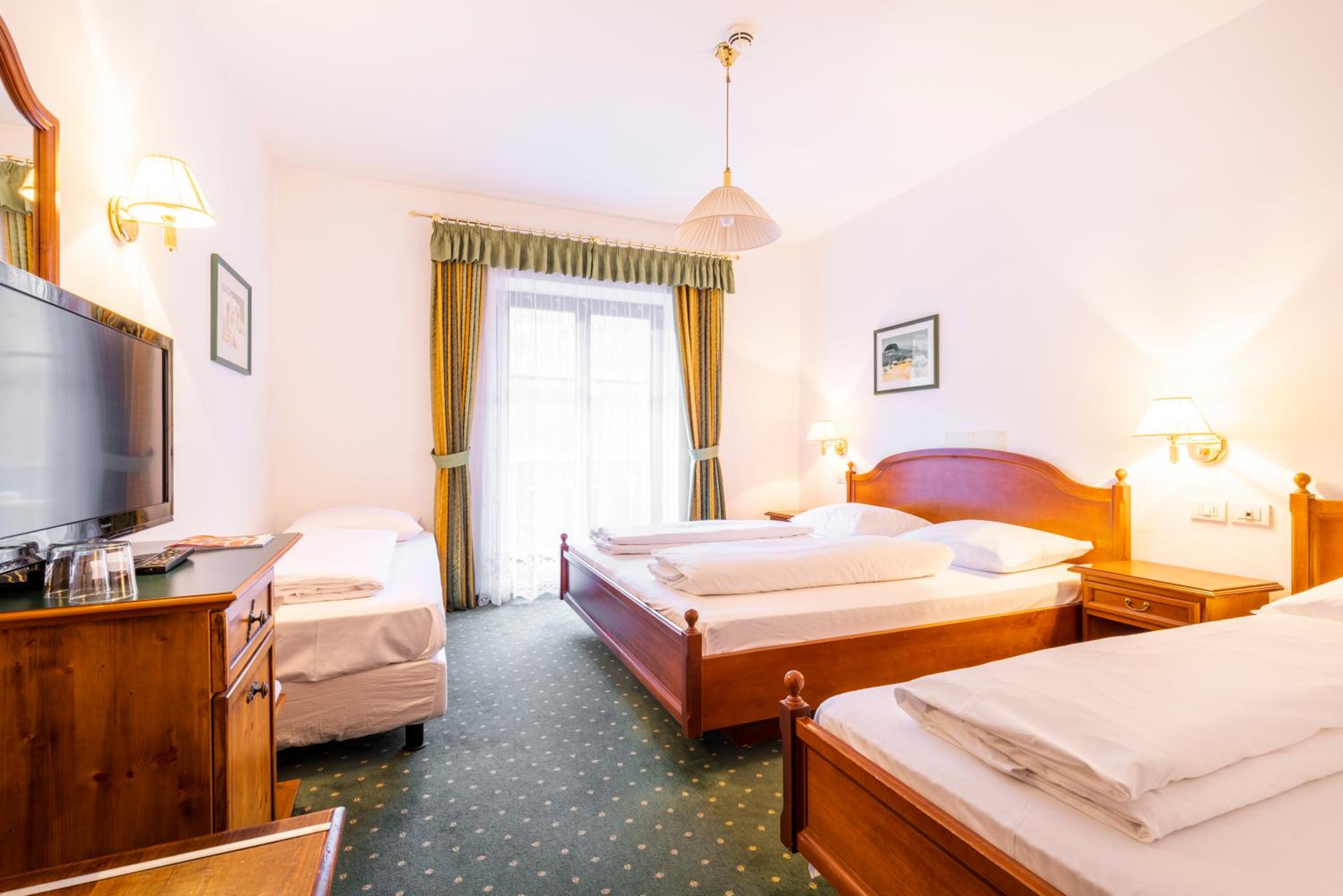 Quadruple Room with Balcony - Photo 1