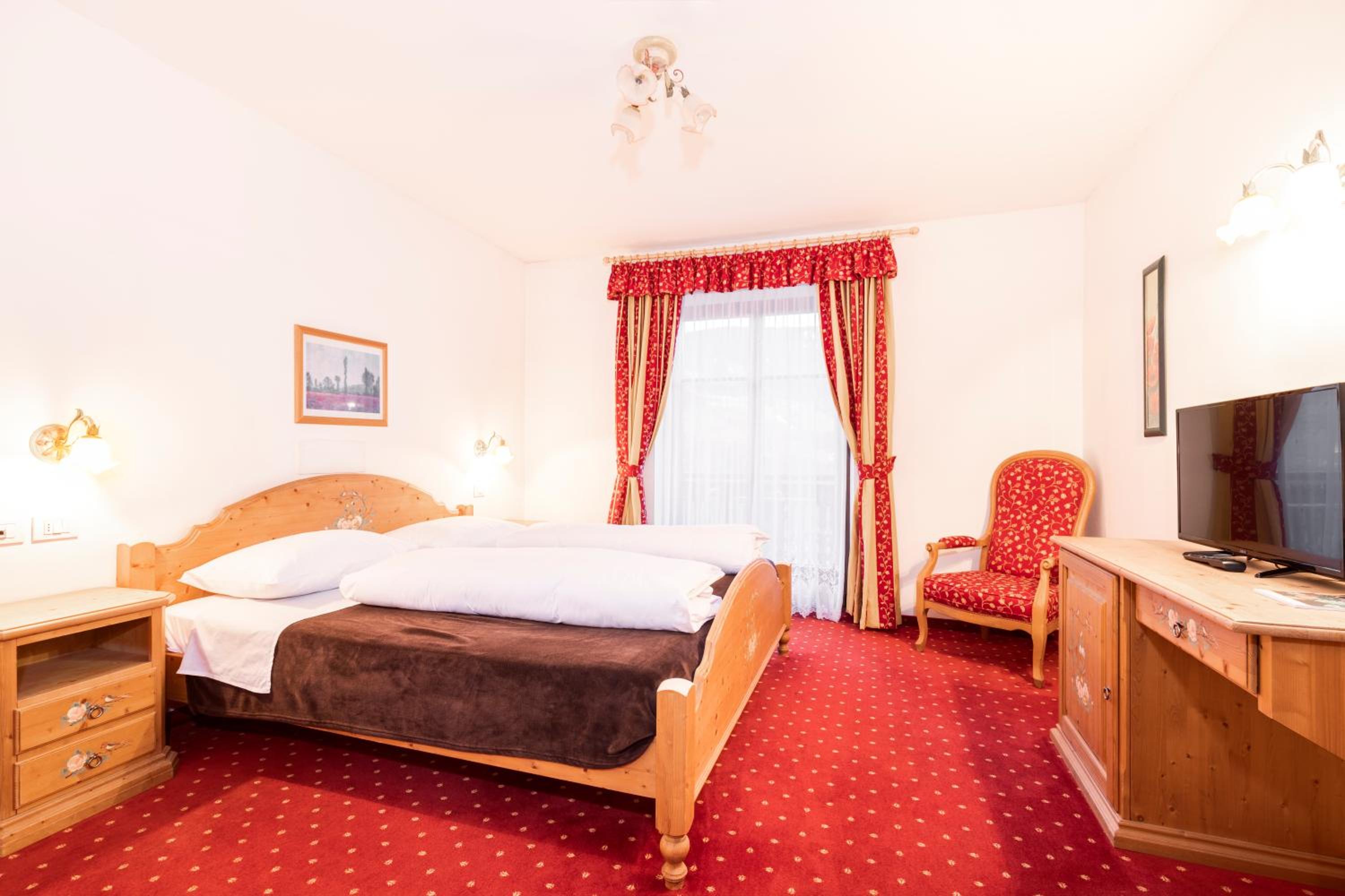 Double Room with Balcony - Photo 2