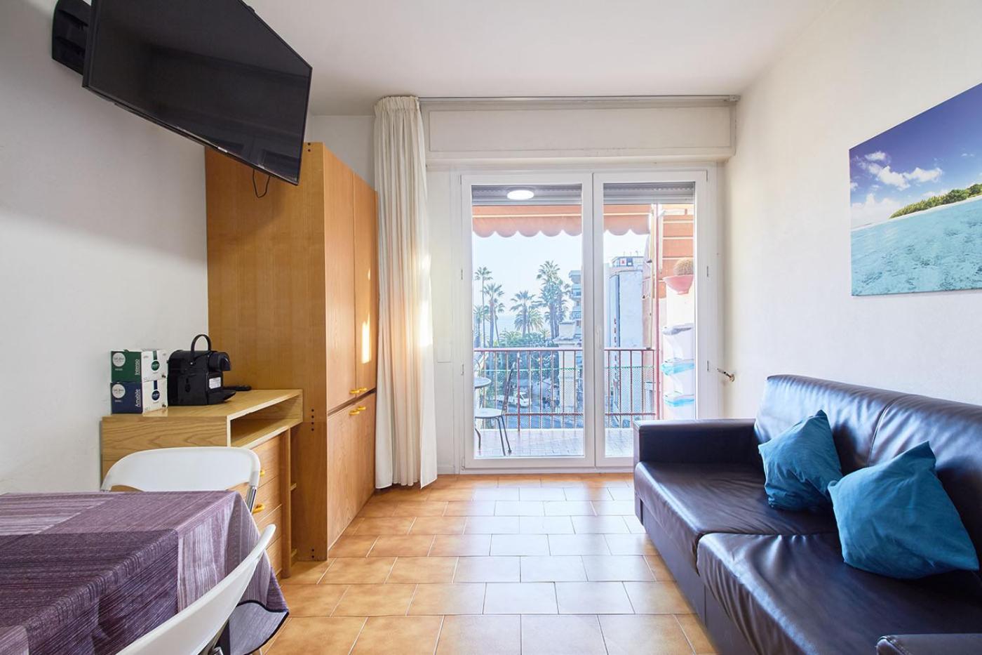 Apartment with Balcony and Sea View