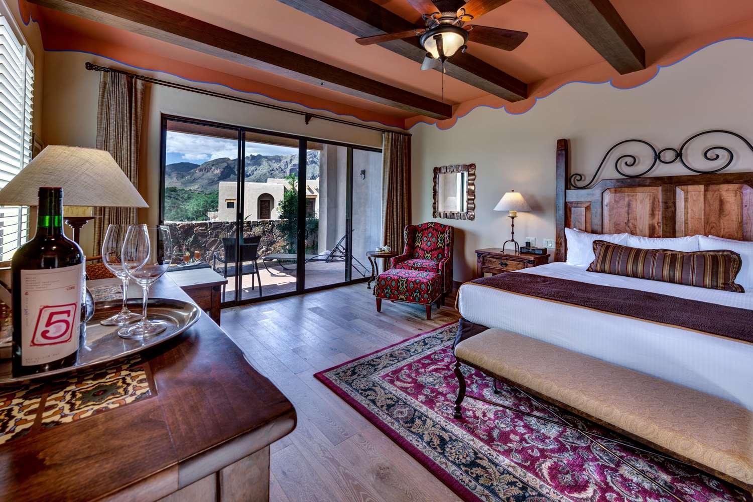 Sonoran King with Mountain View - Photo 1
