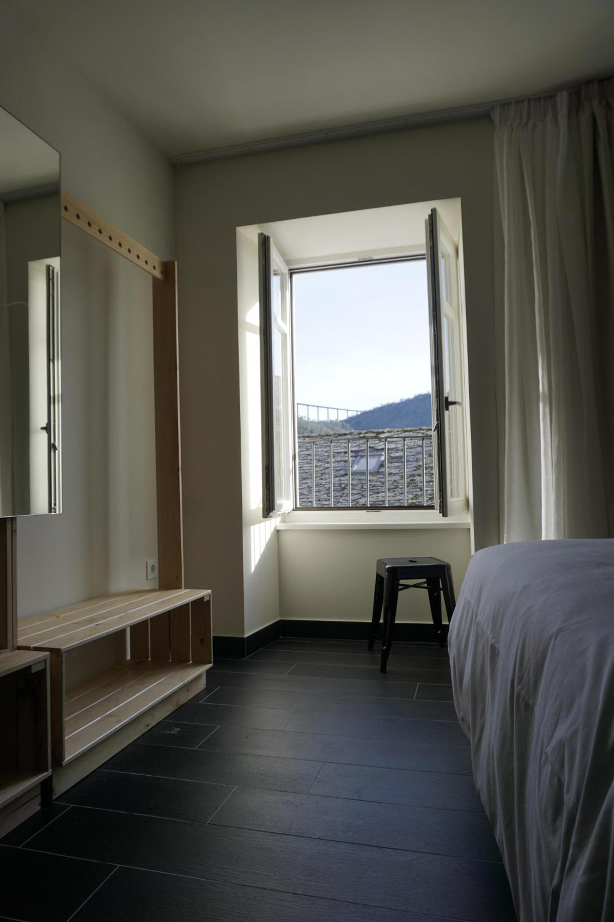 Apartment with Shower - Photo 7