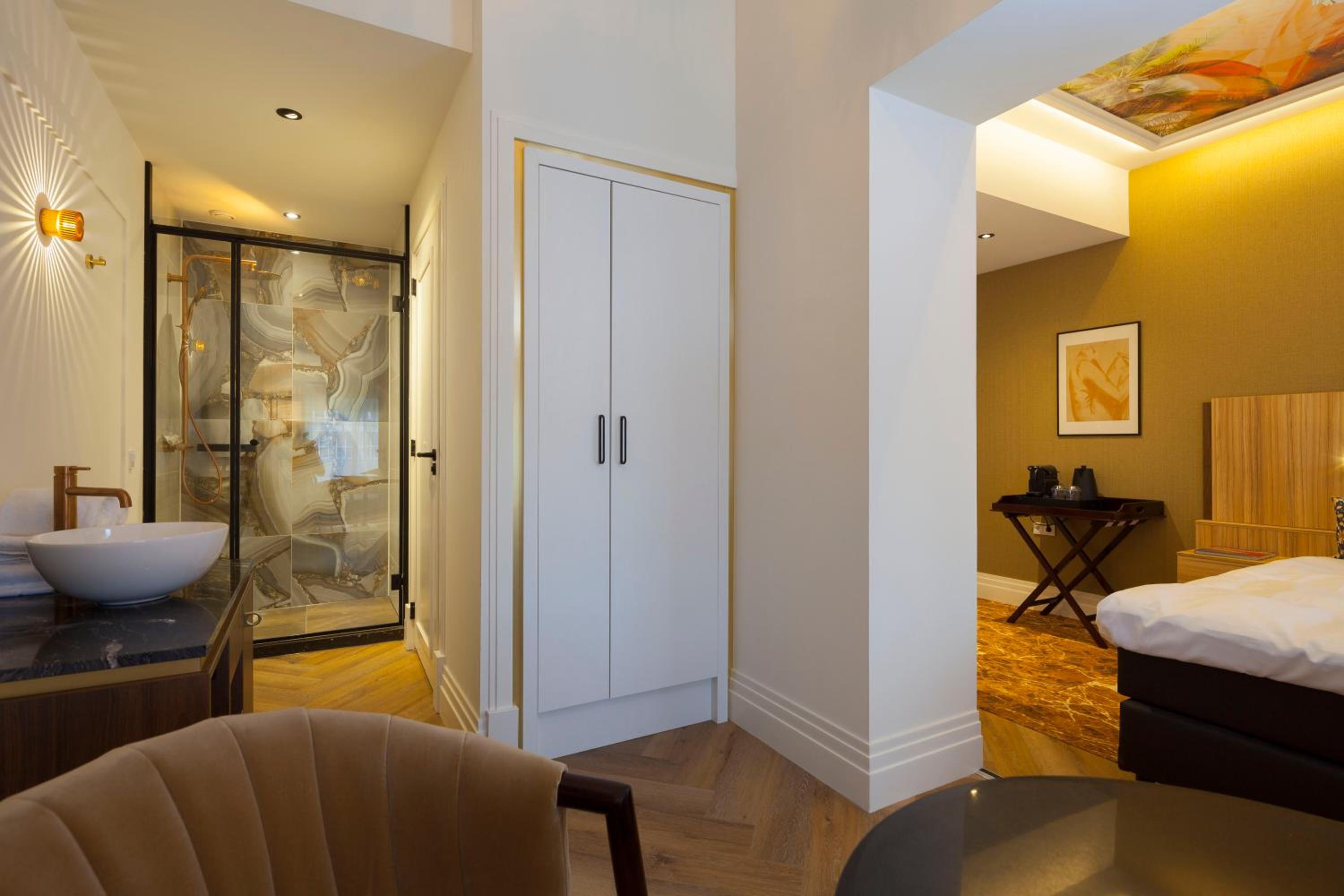 Suite with Balcony photo 3