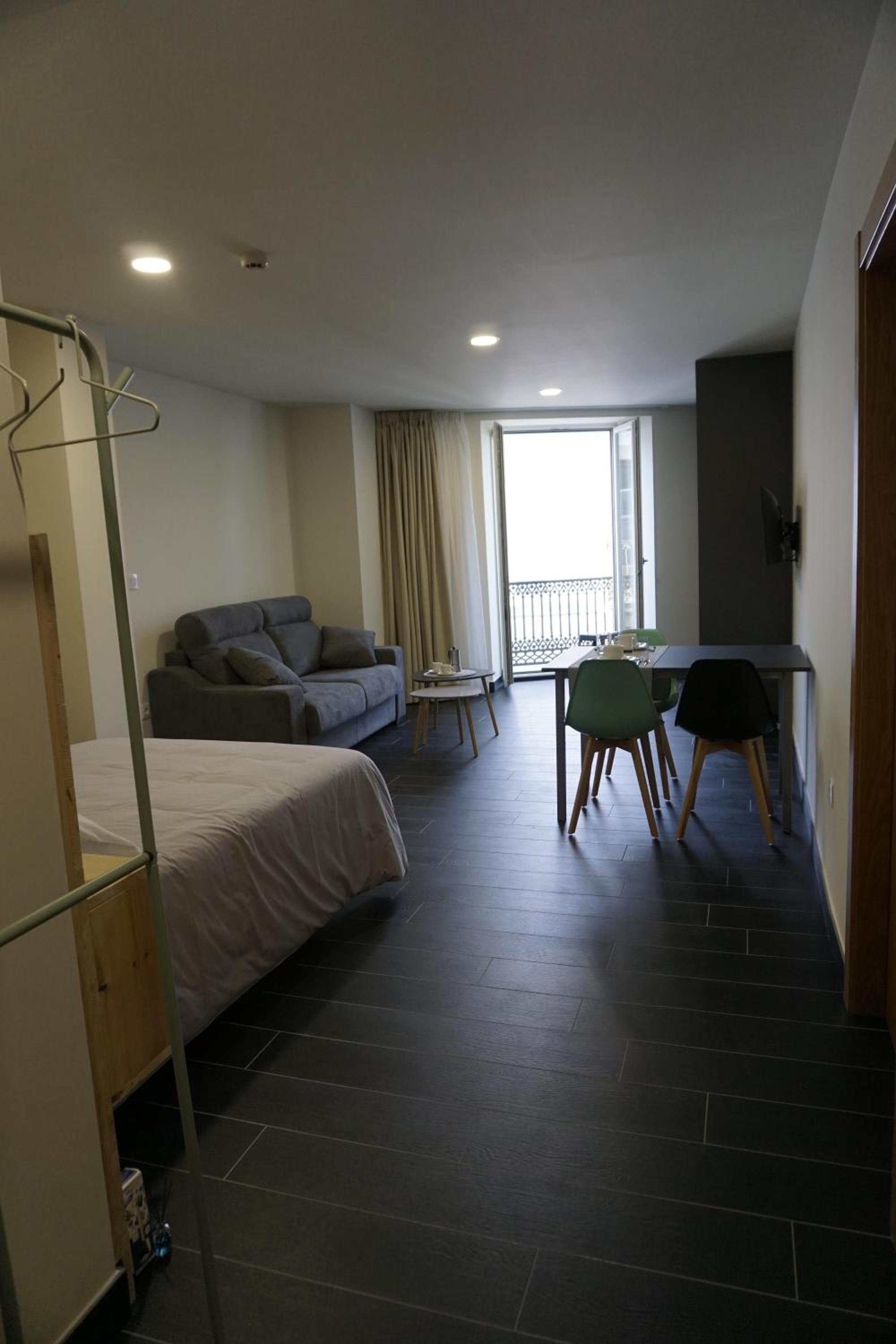 Studio Apartment - Photo 6