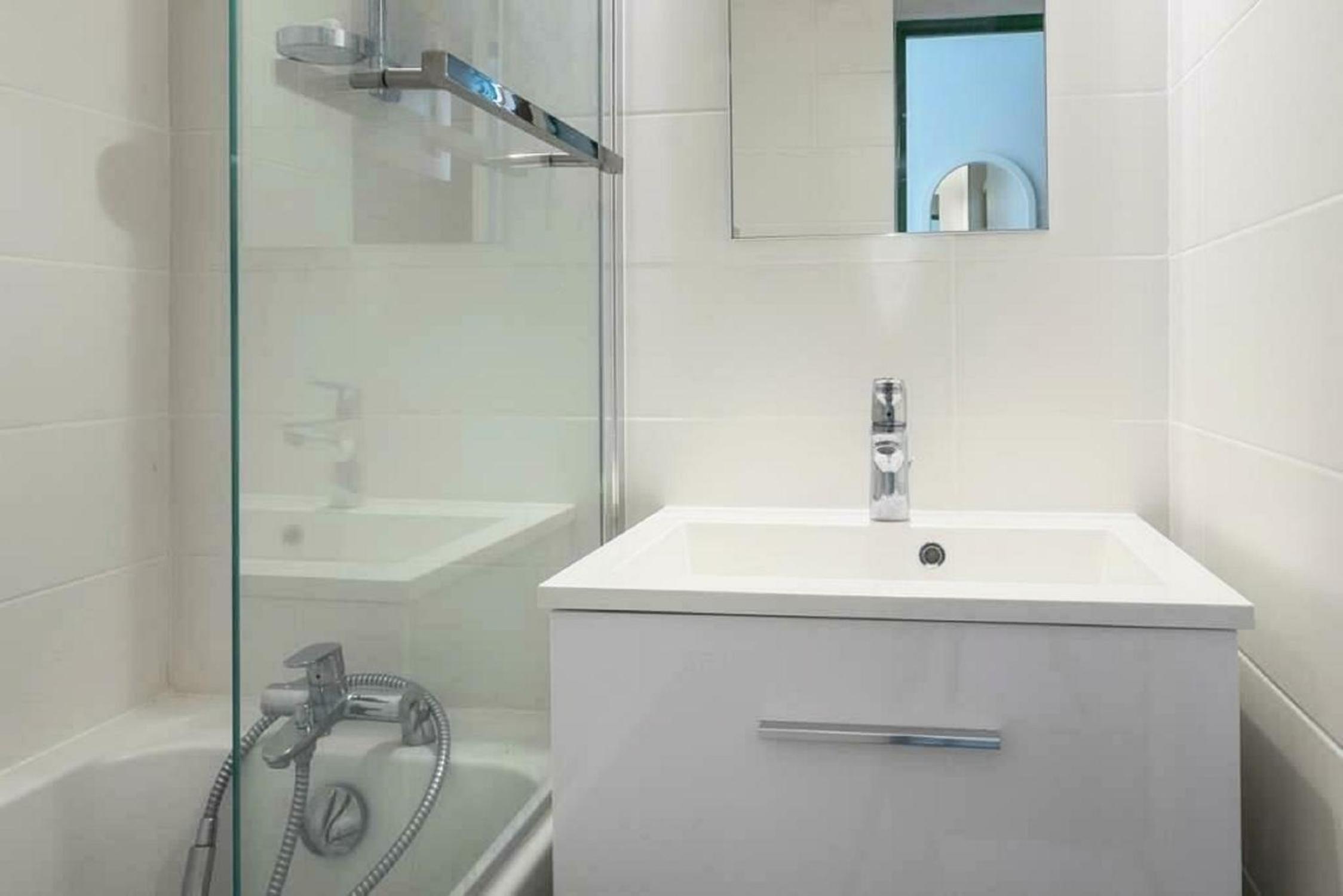 Select Two-Bedroom Apartment (6 People) photo 3