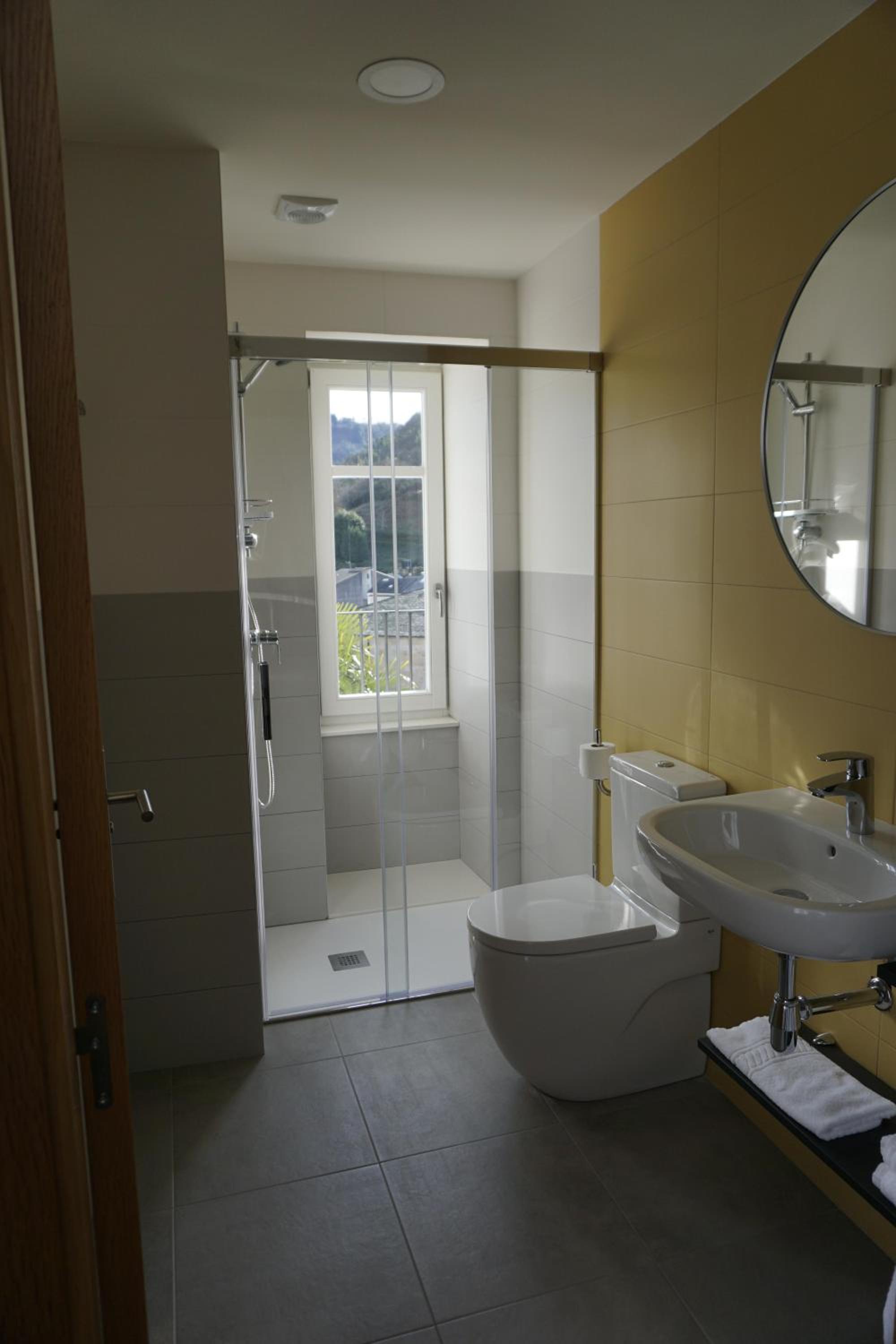 Deluxe One-Bedroom Apartment - Photo 7