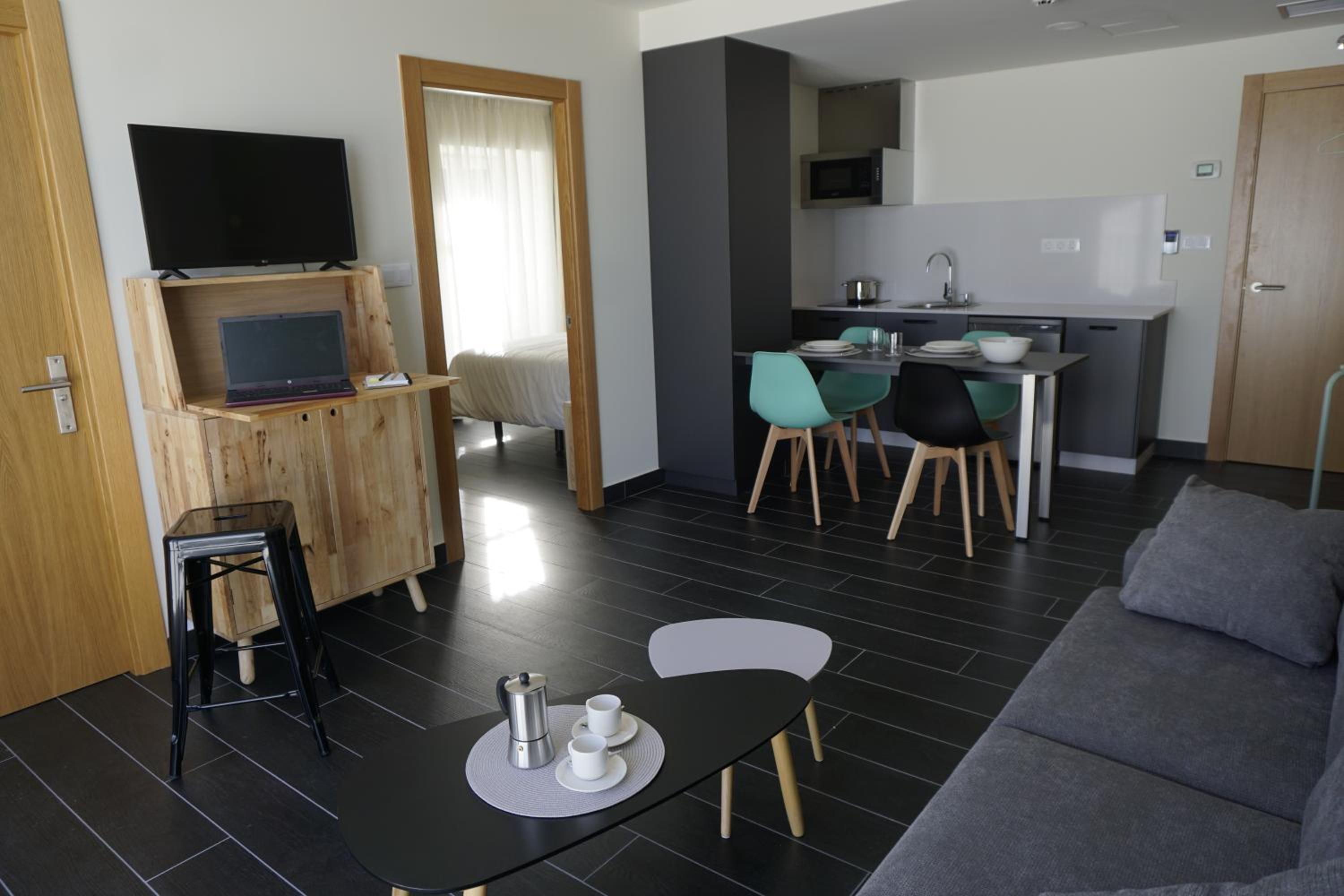 Deluxe One-Bedroom Apartment - Photo 10
