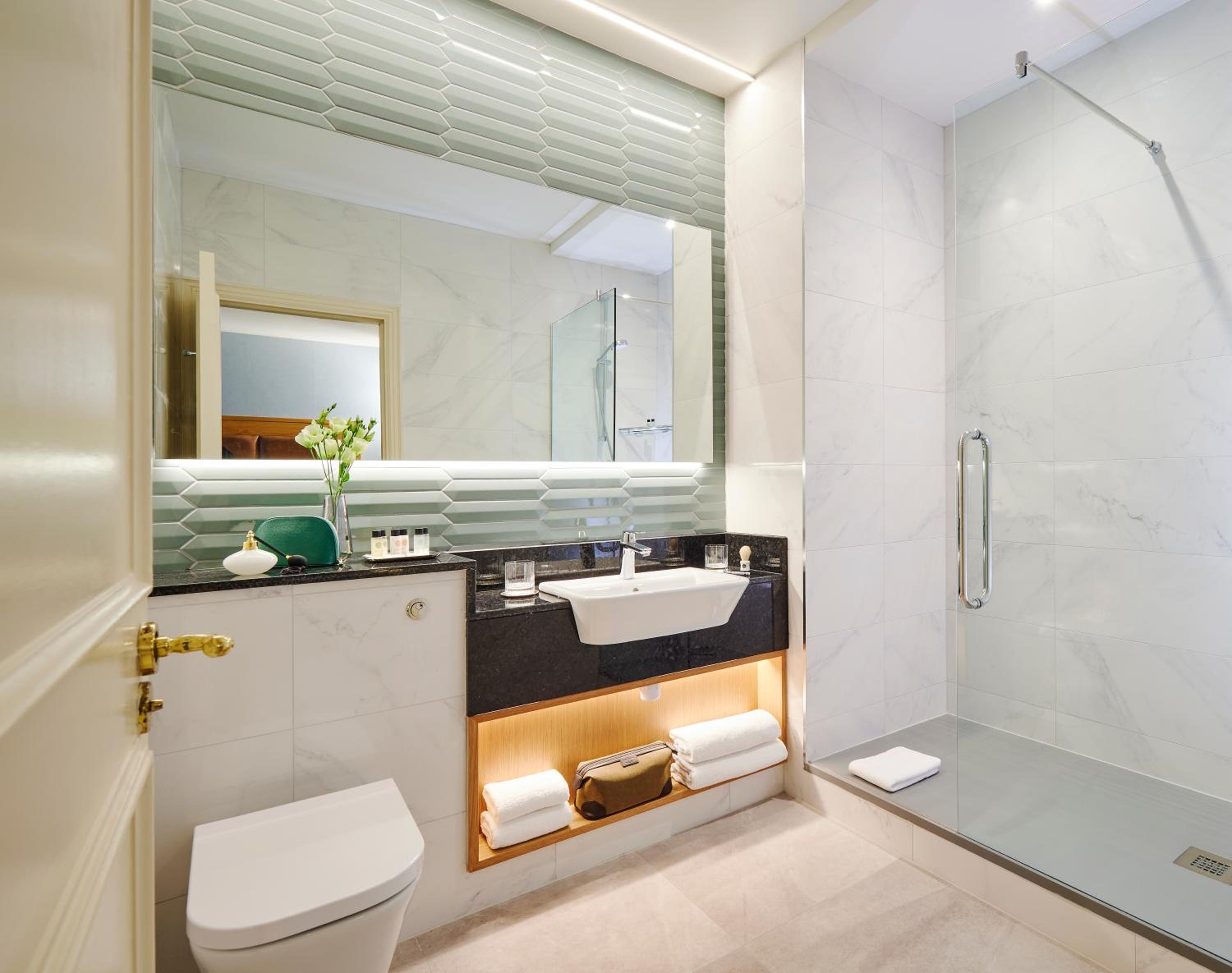 Double or Twin Room - Photo 9