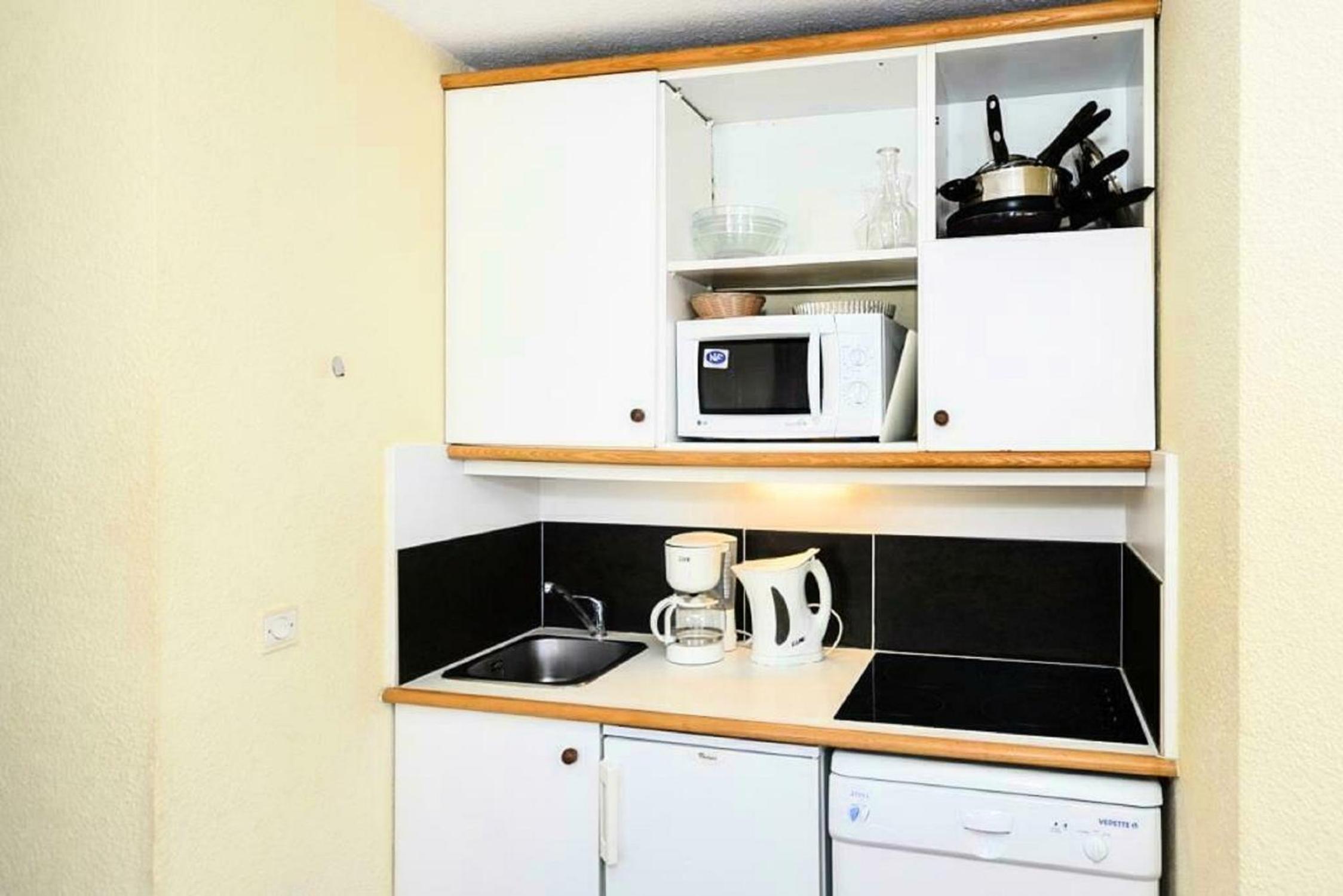 Select One-Bedroom Apartment (6 People) photo 2