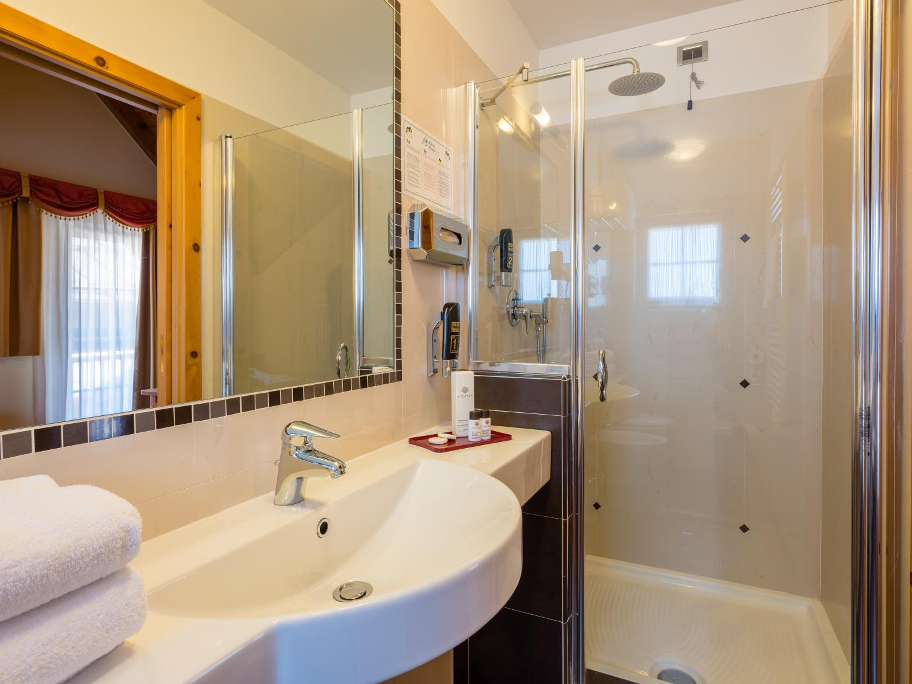 Superior Double or Twin Room with Balcony - Photo 6