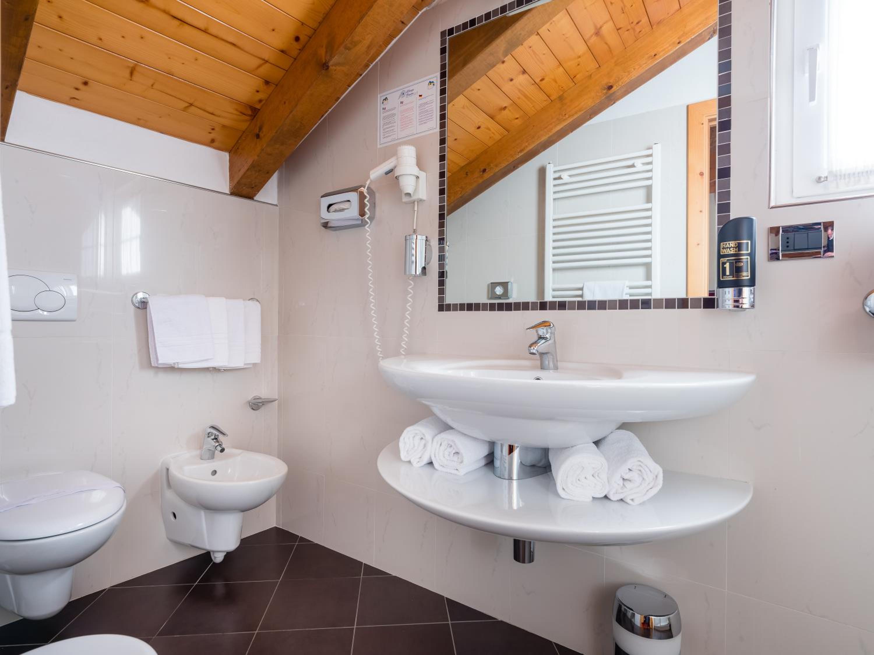 Superior Double or Twin Room with Balcony - Photo 19