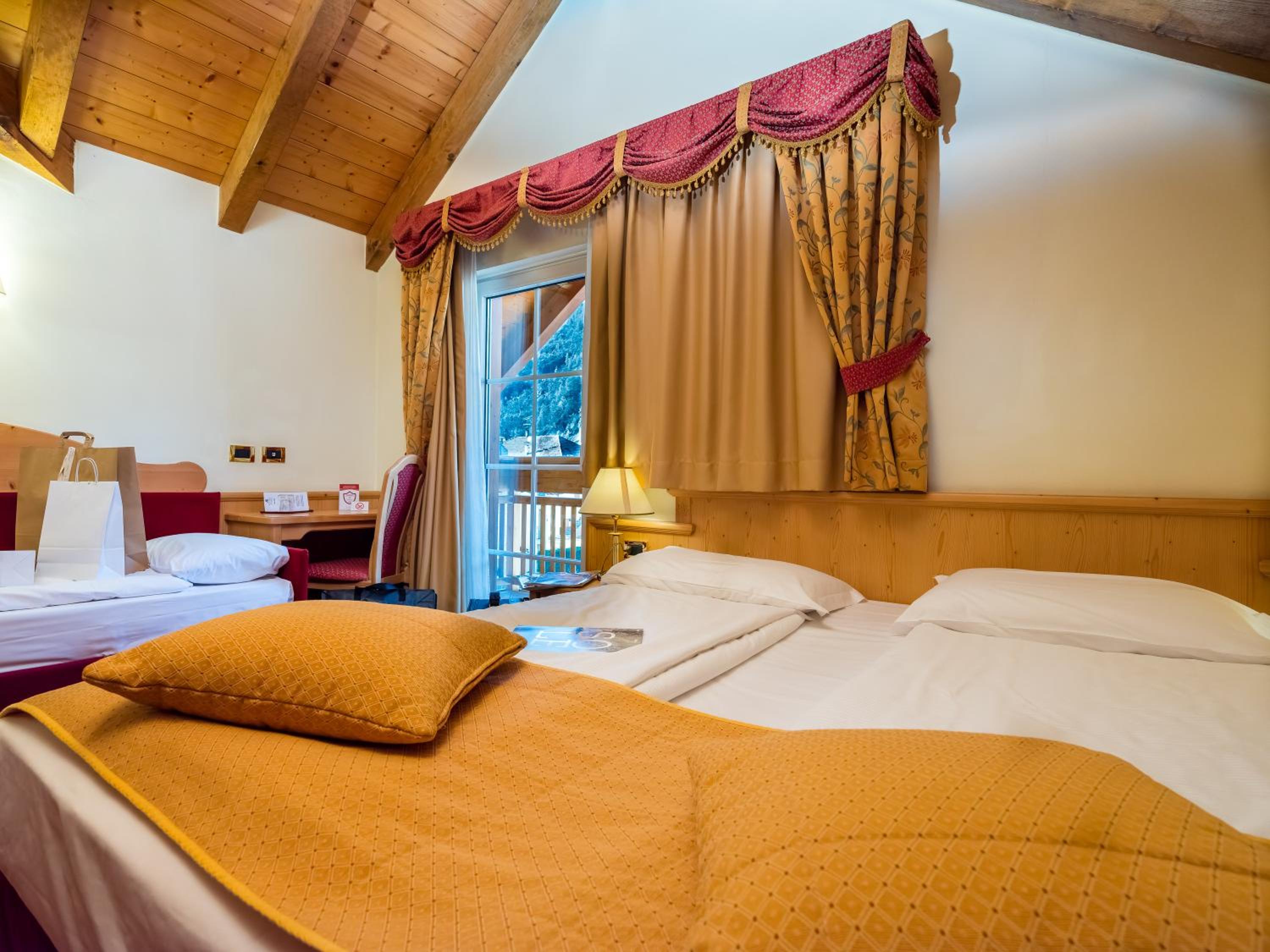 Superior Triple Room (2 Adult + 1 Child) - Photo 7