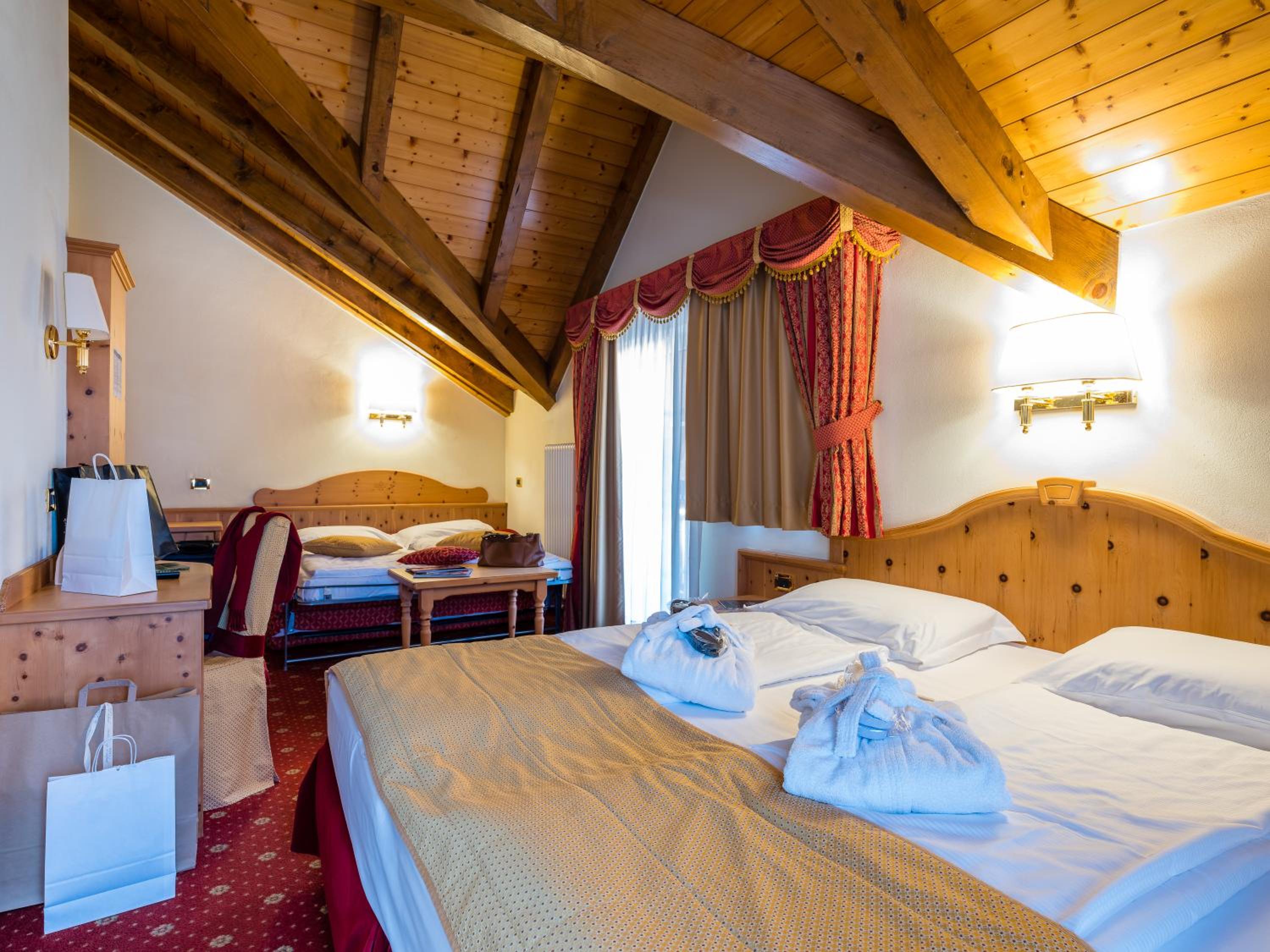 Superior Quadruple Room - Photo 6