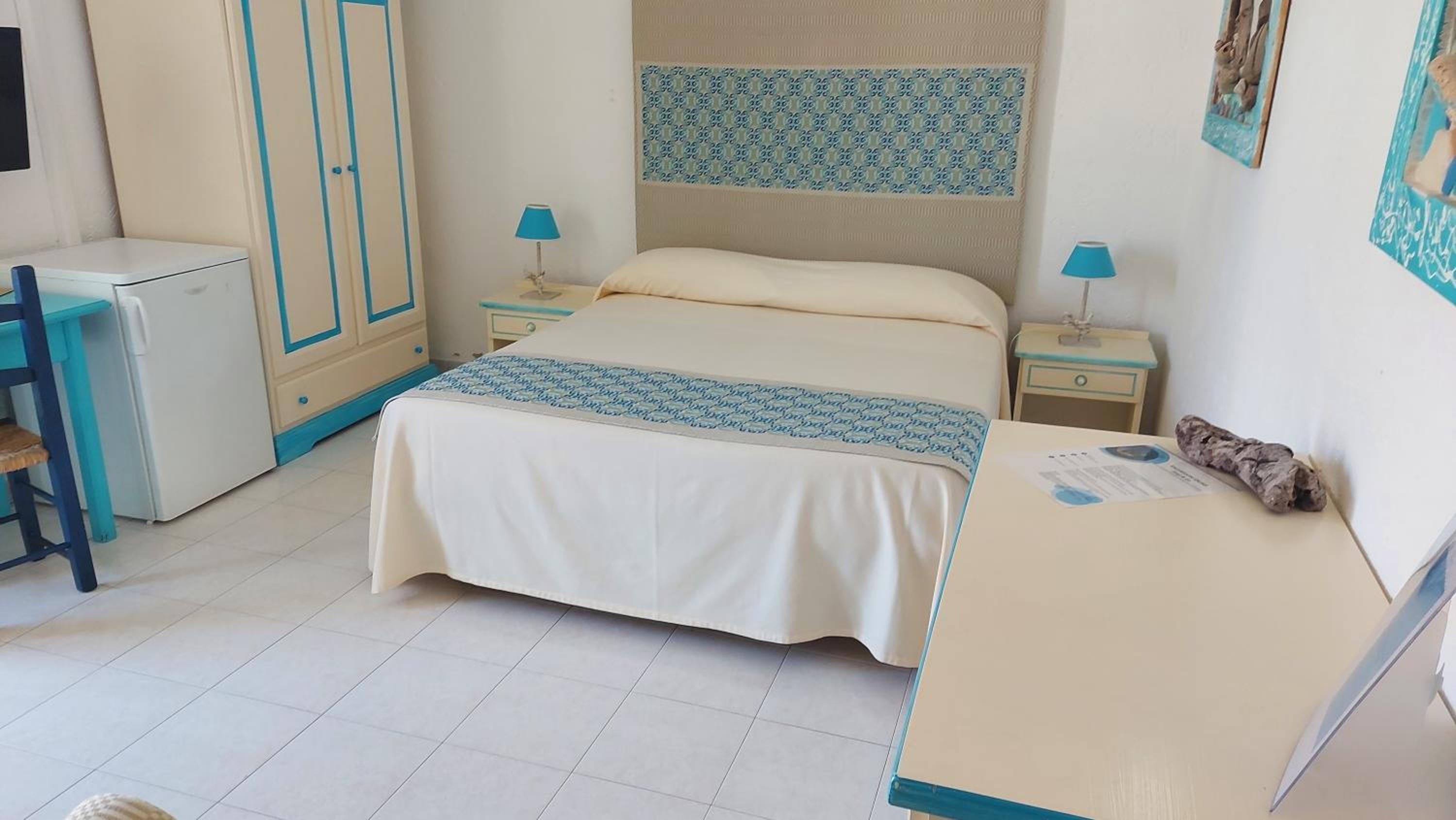 King Room with Balcony - Photo 6