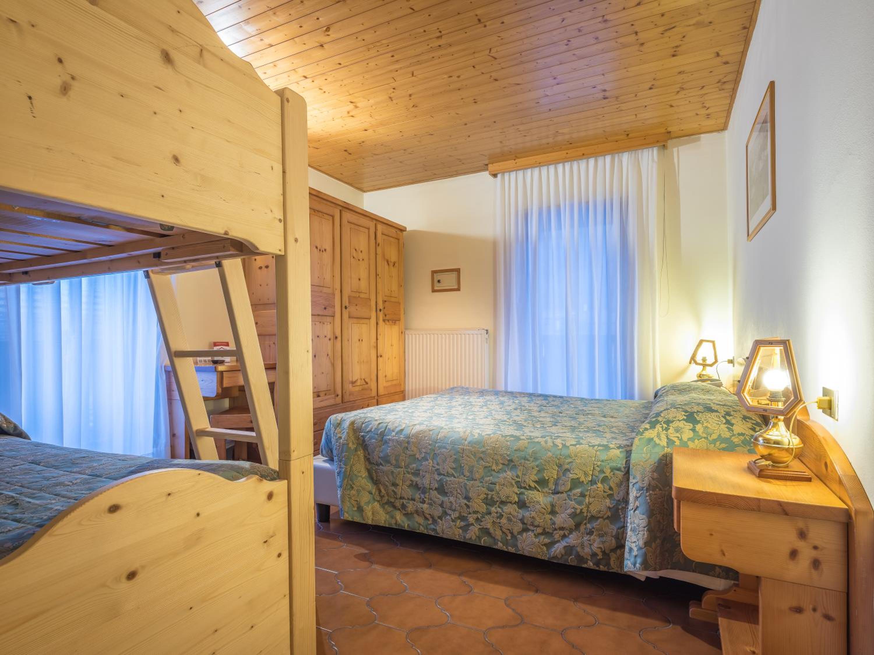 Standard Quadruple Room (2 Adult + 2 Children)