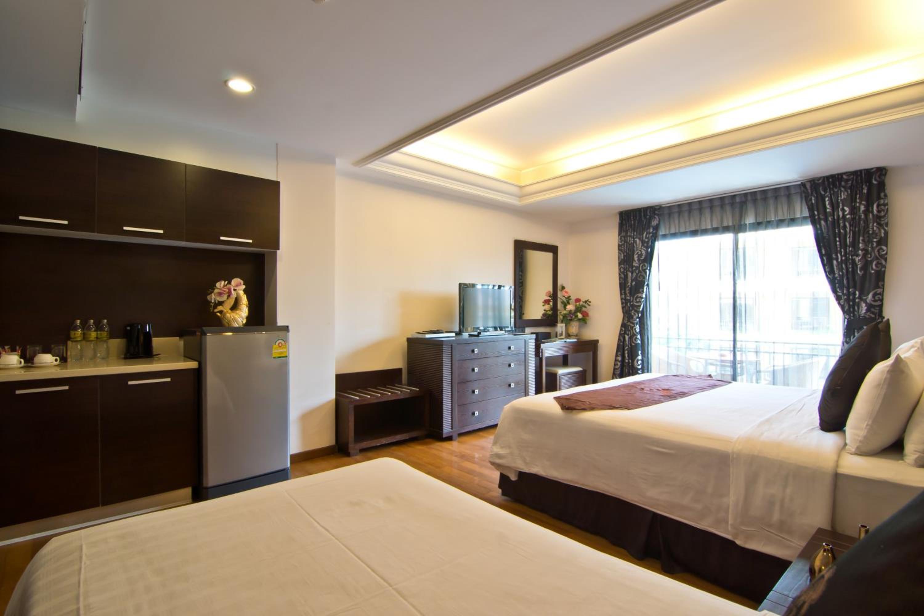 Deluxe Triple Room - Photo 8