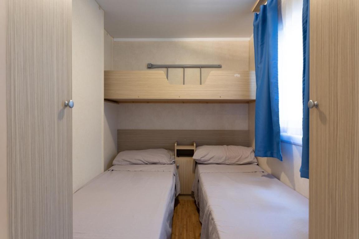 Mobile Home photo 1