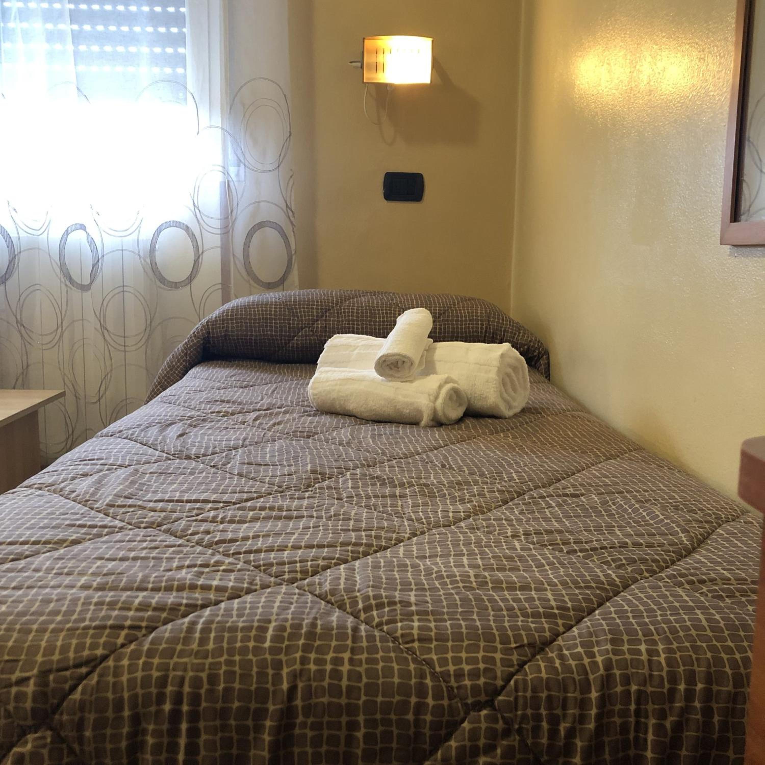 Twin Room - Photo 7