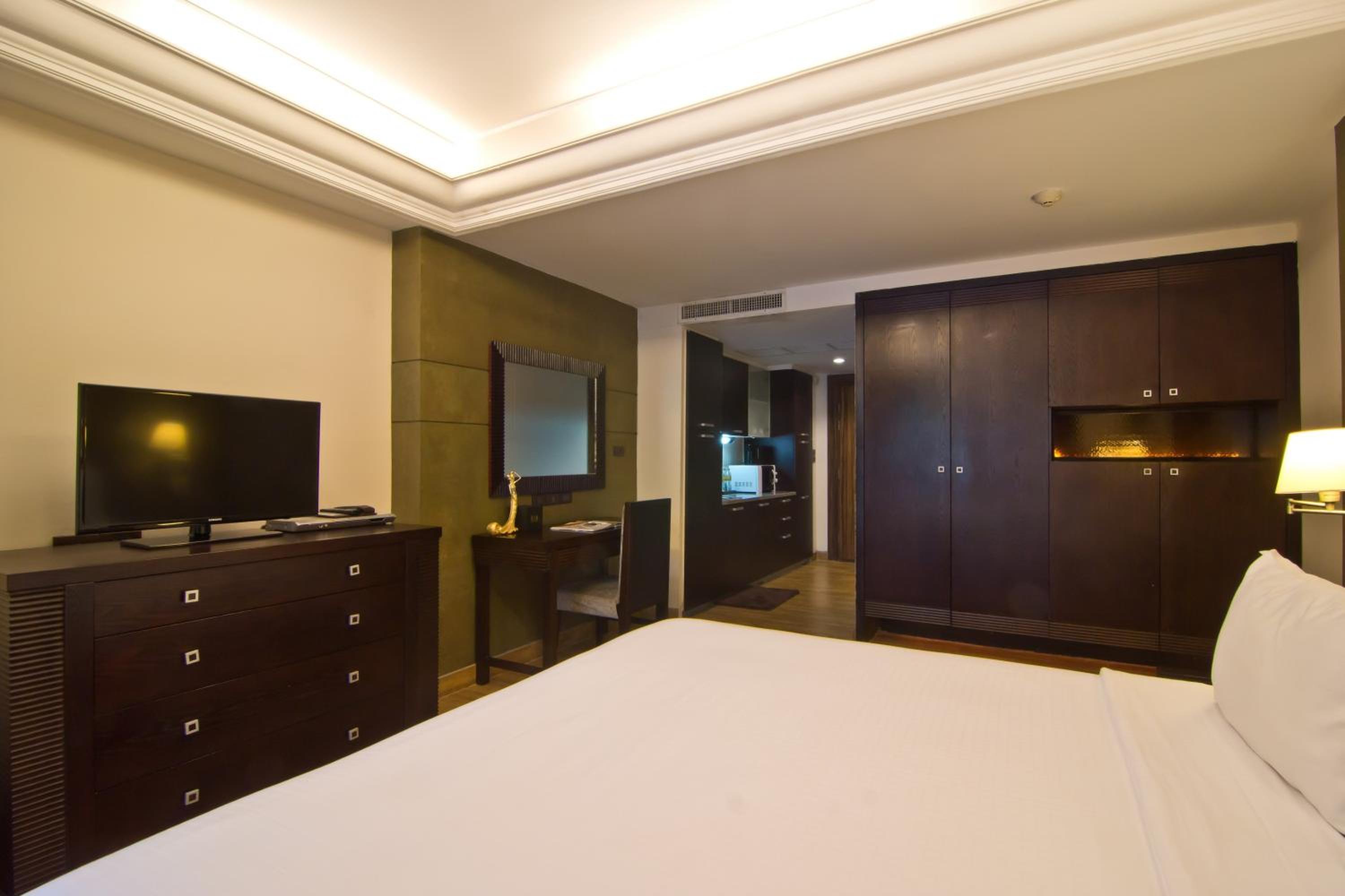 Deluxe Double or Twin Room - Photo 6