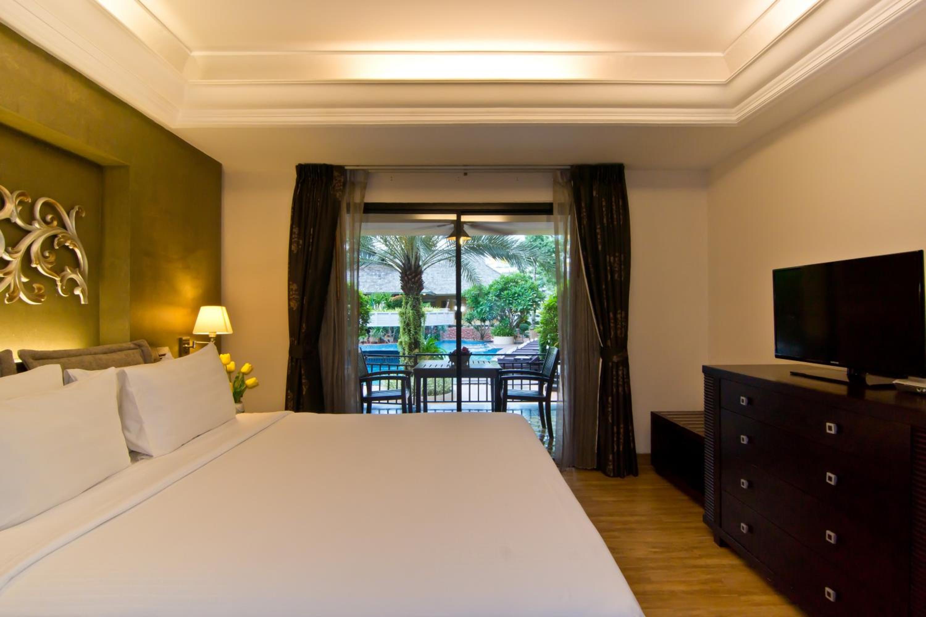  Deluxe Double Room with Pool Access - Photo 2