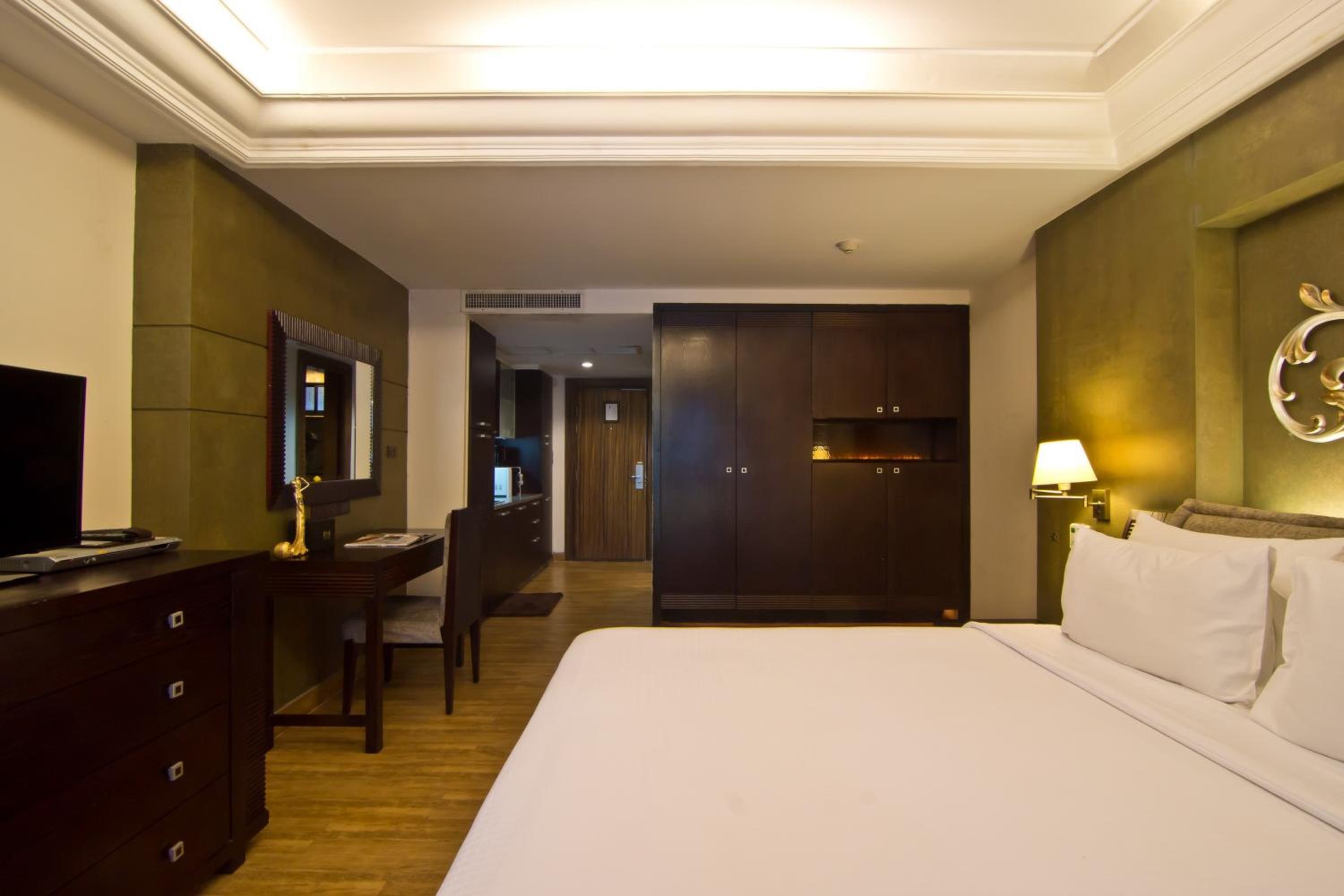  Deluxe Double Room with Pool Access - Photo 3