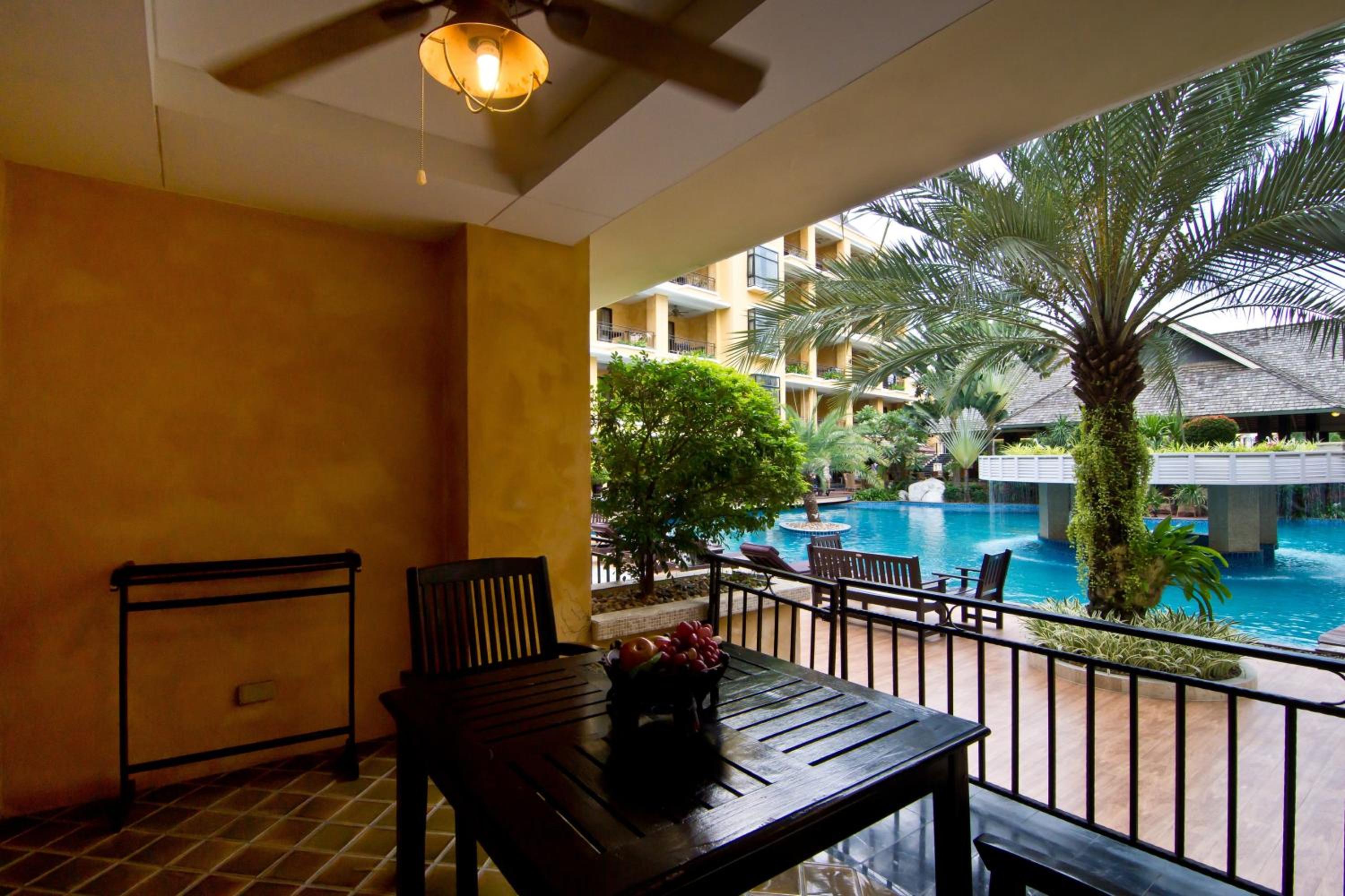  Deluxe Double Room with Pool Access - Photo 4