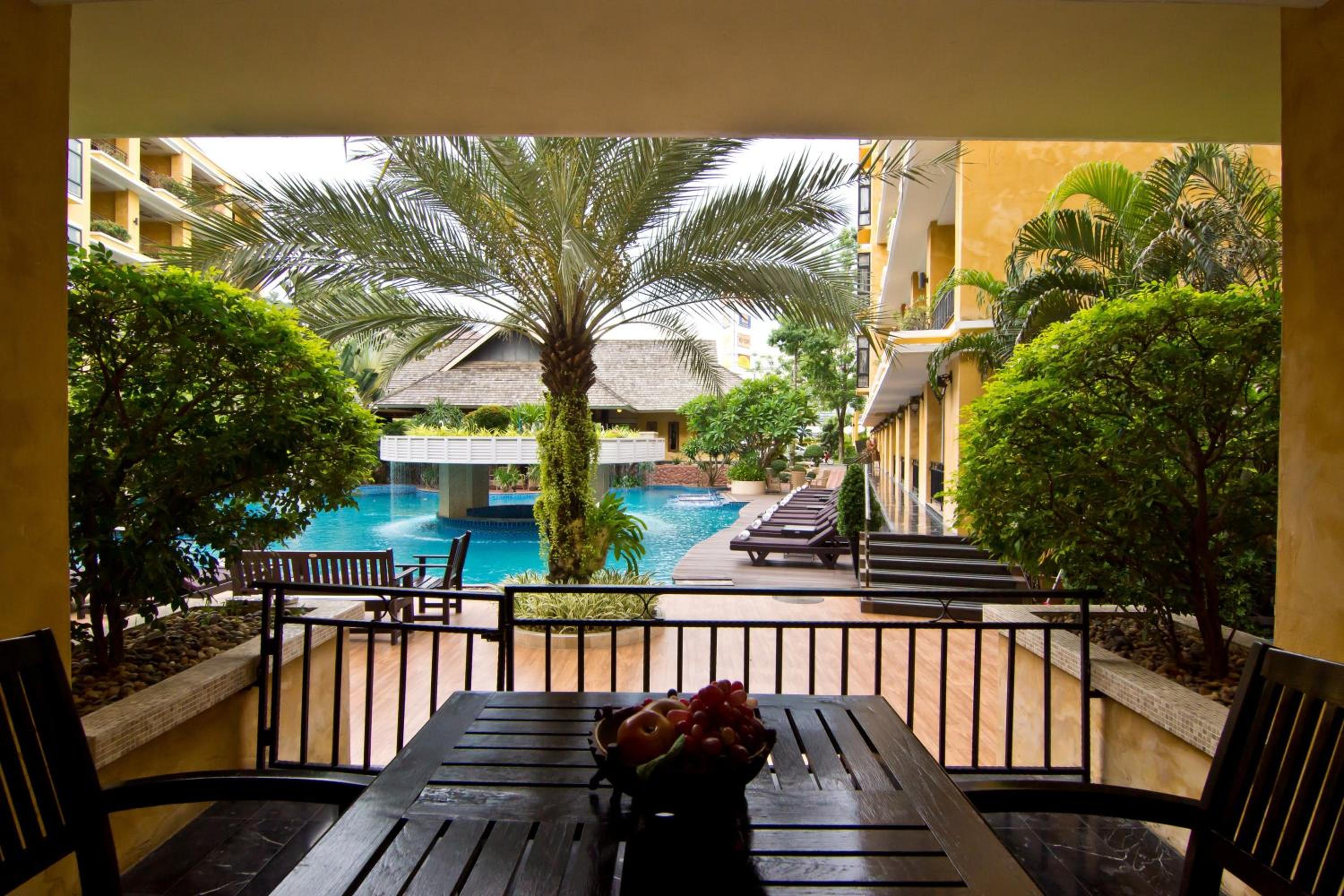  Deluxe Double Room with Pool Access - Photo 5