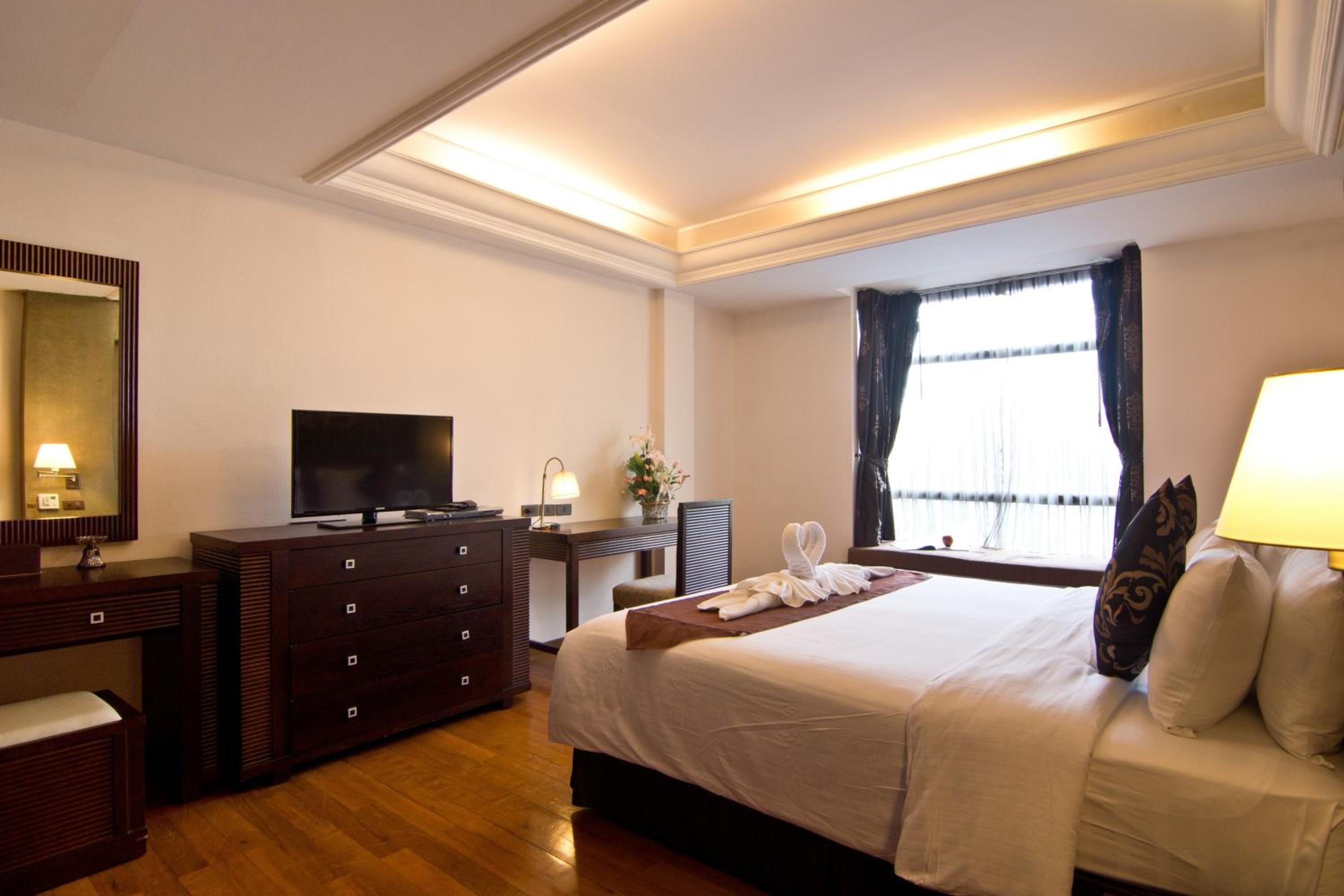 One-Bedroom Suite - Photo 2