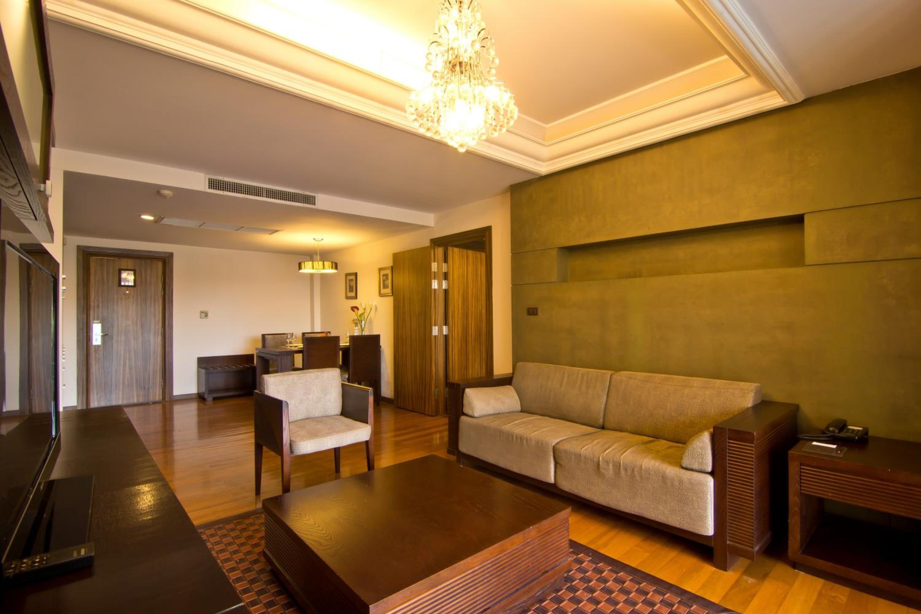 One-Bedroom Suite - Photo 18
