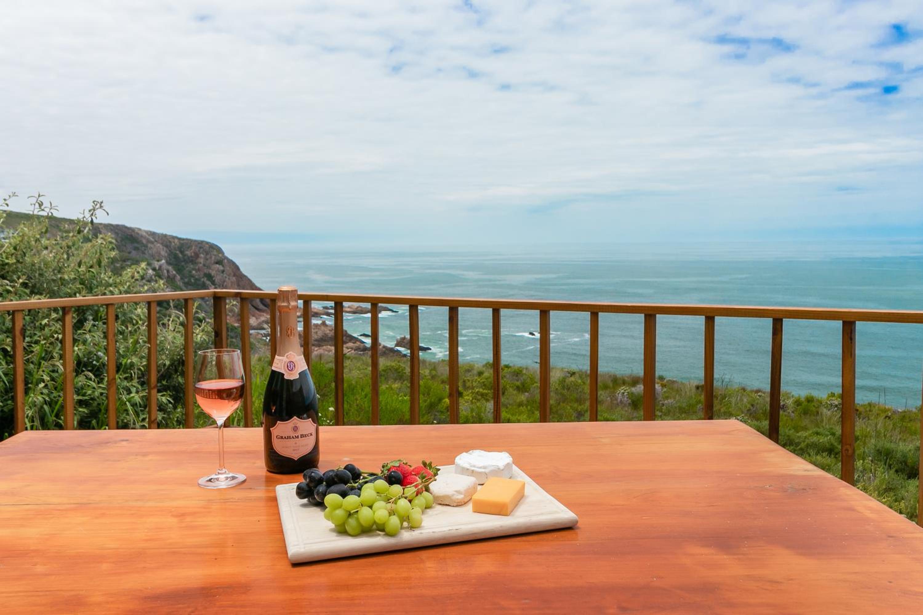 Apartment with Sea View - Photo 5